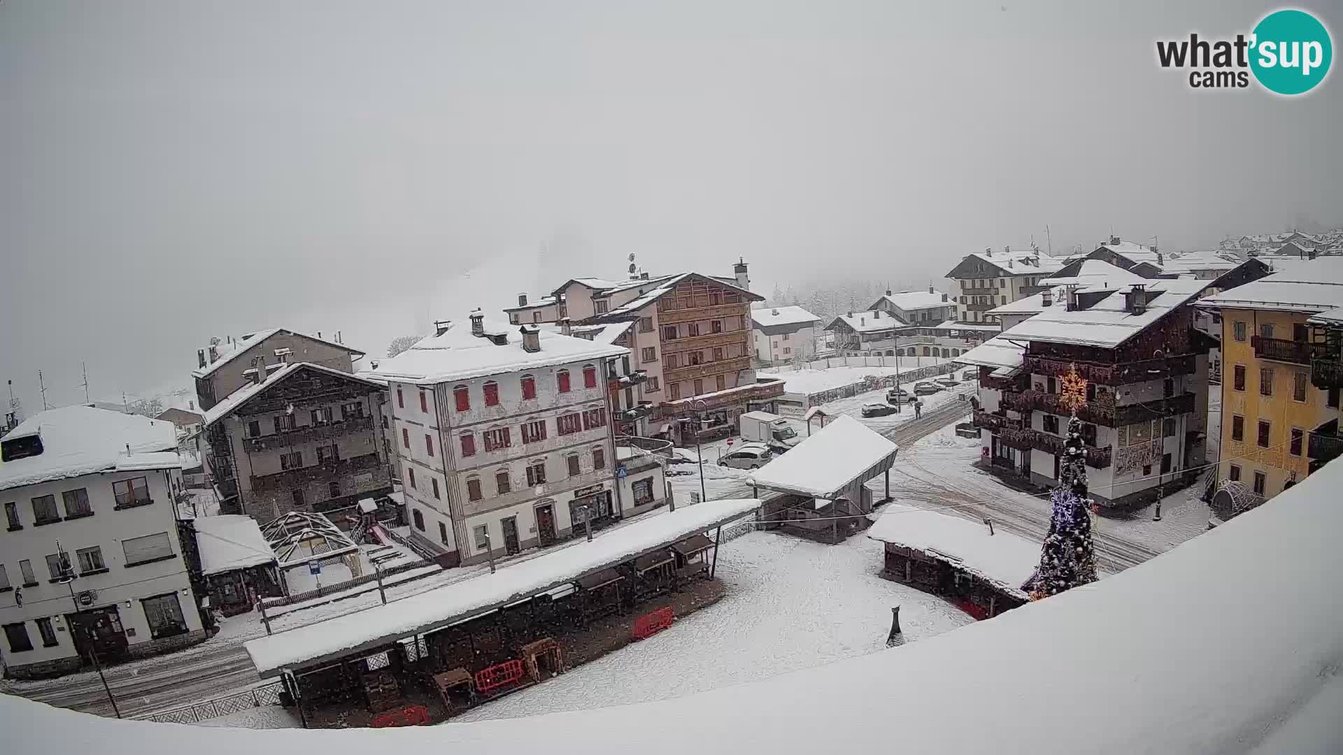 Piazza centrale di Forni di Sopra