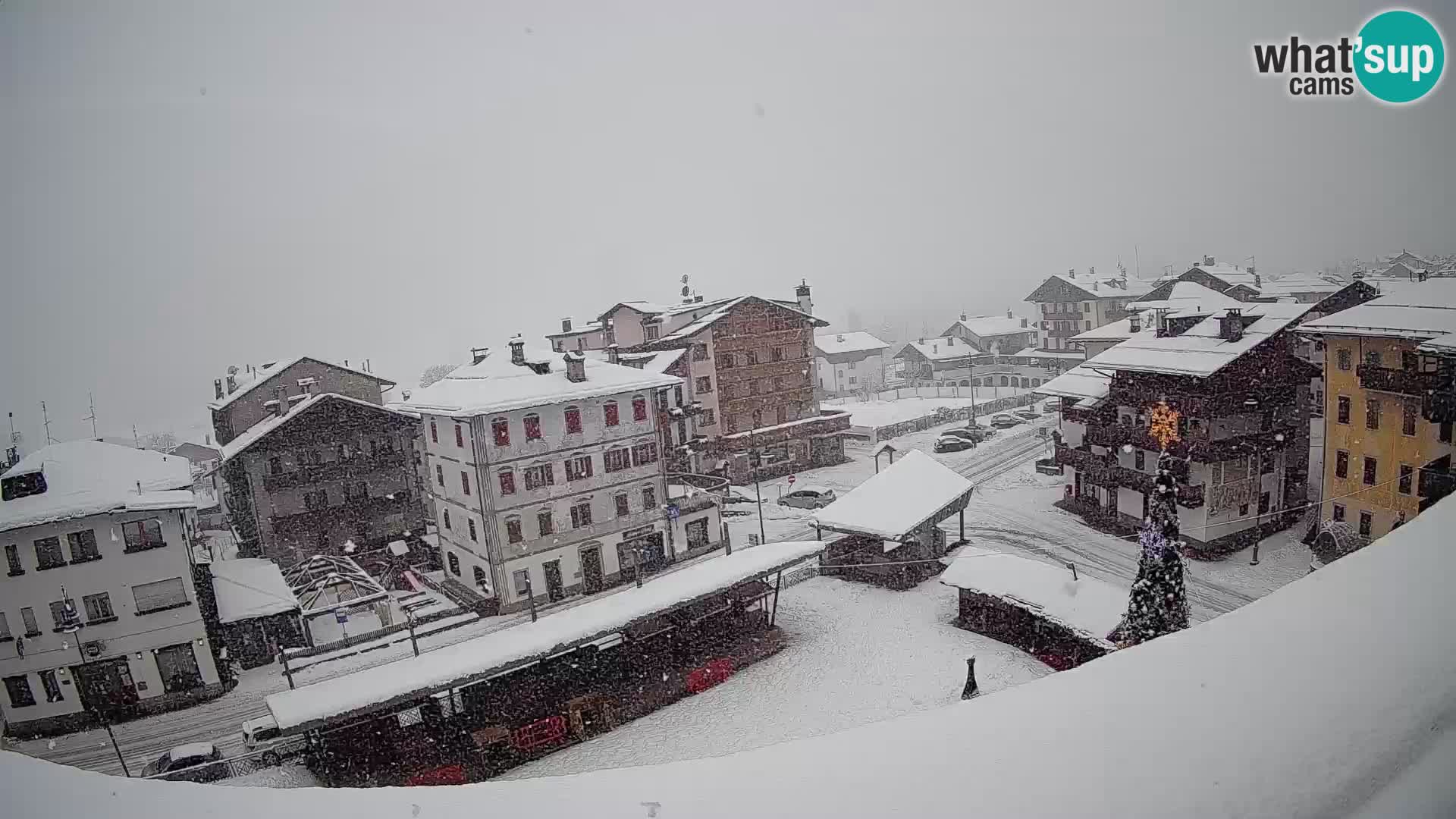 Piazza centrale di Forni di Sopra