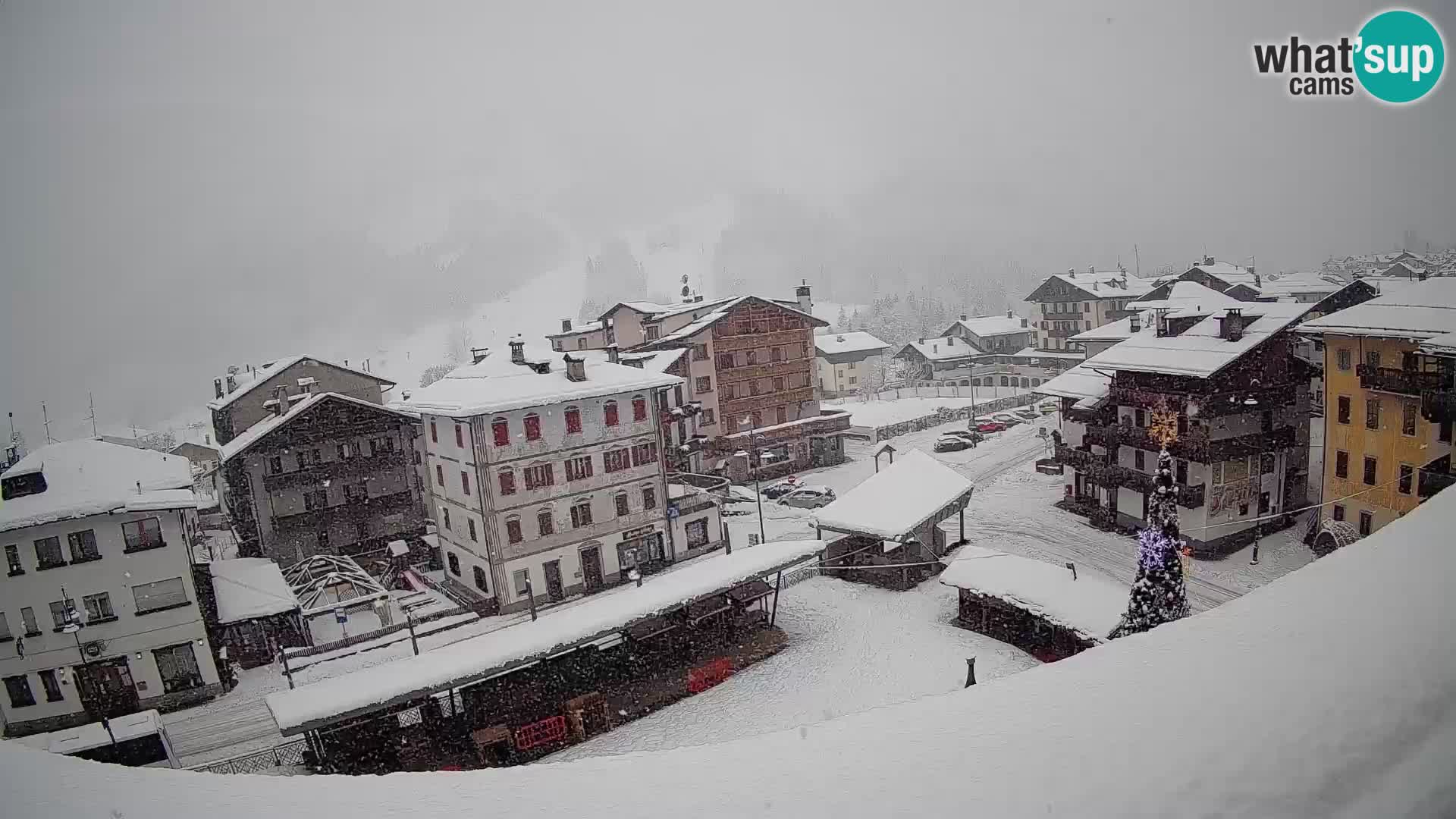 Piazza centrale di Forni di Sopra