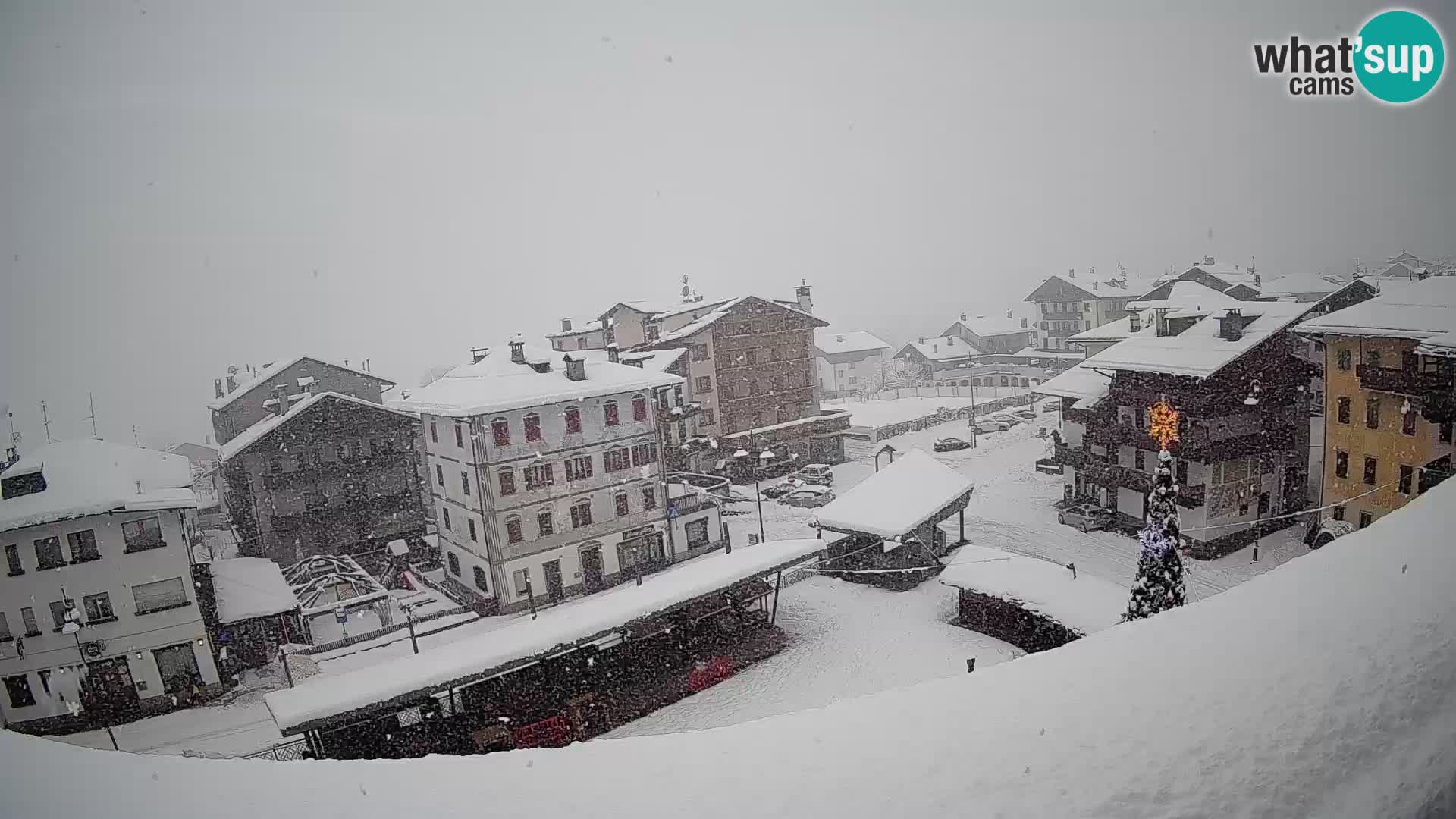Piazza centrale di Forni di Sopra