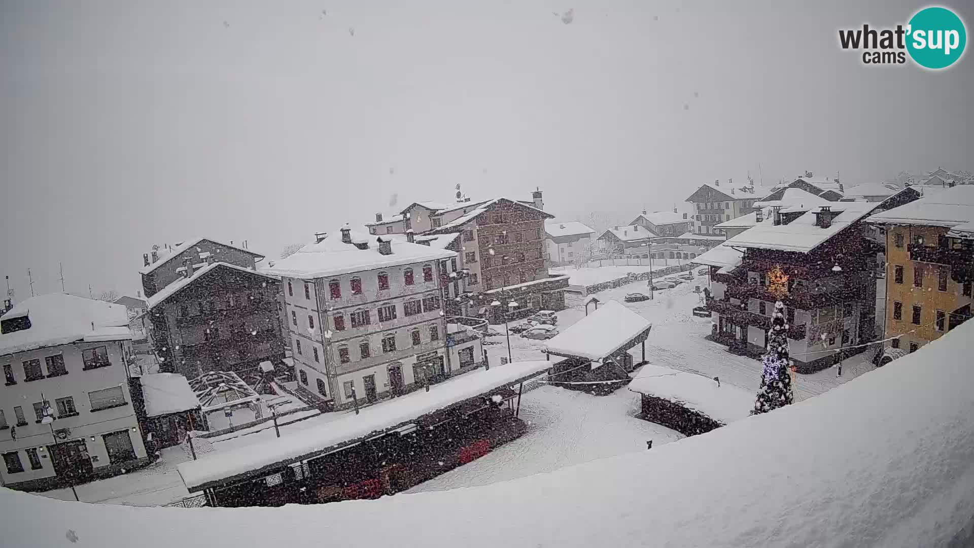 Piazza centrale di Forni di Sopra