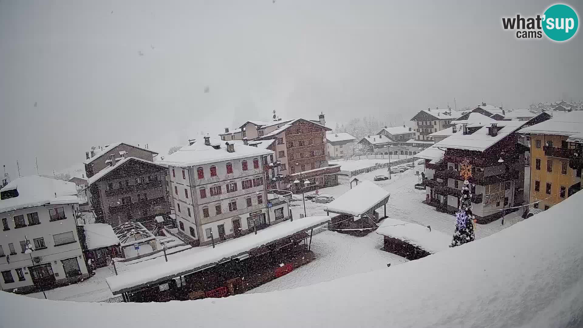 Piazza centrale di Forni di Sopra