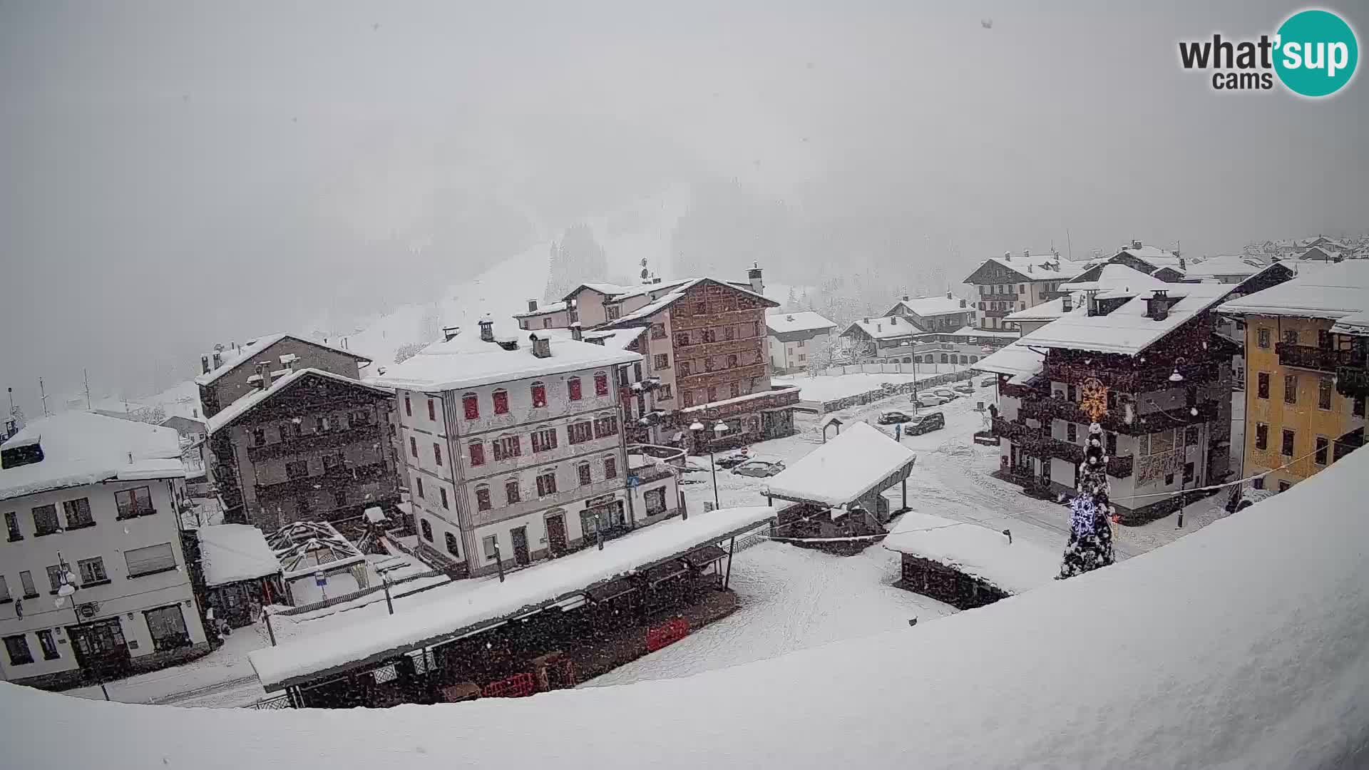 Piazza centrale di Forni di Sopra