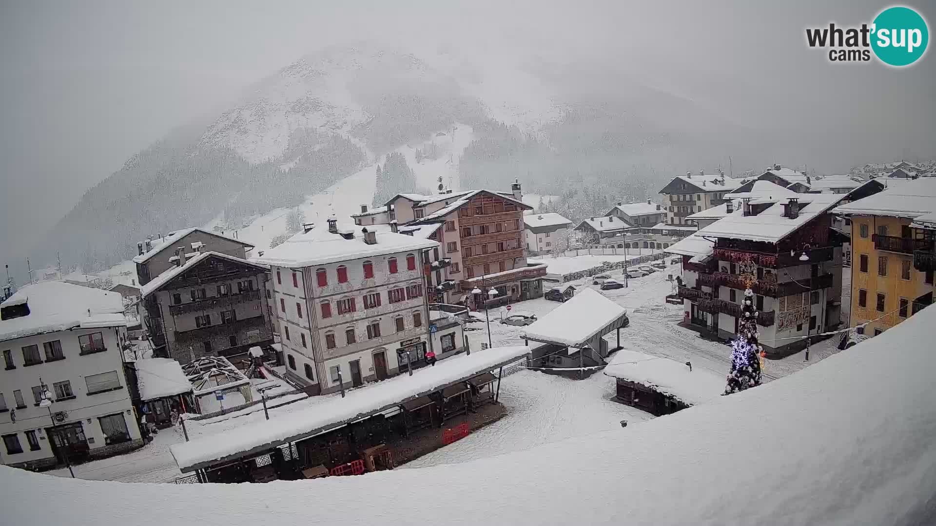 Piazza centrale di Forni di Sopra