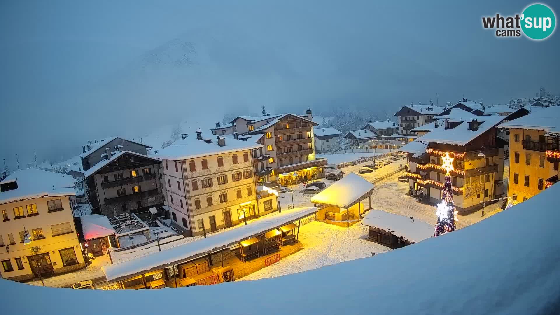 Piazza centrale di Forni di Sopra