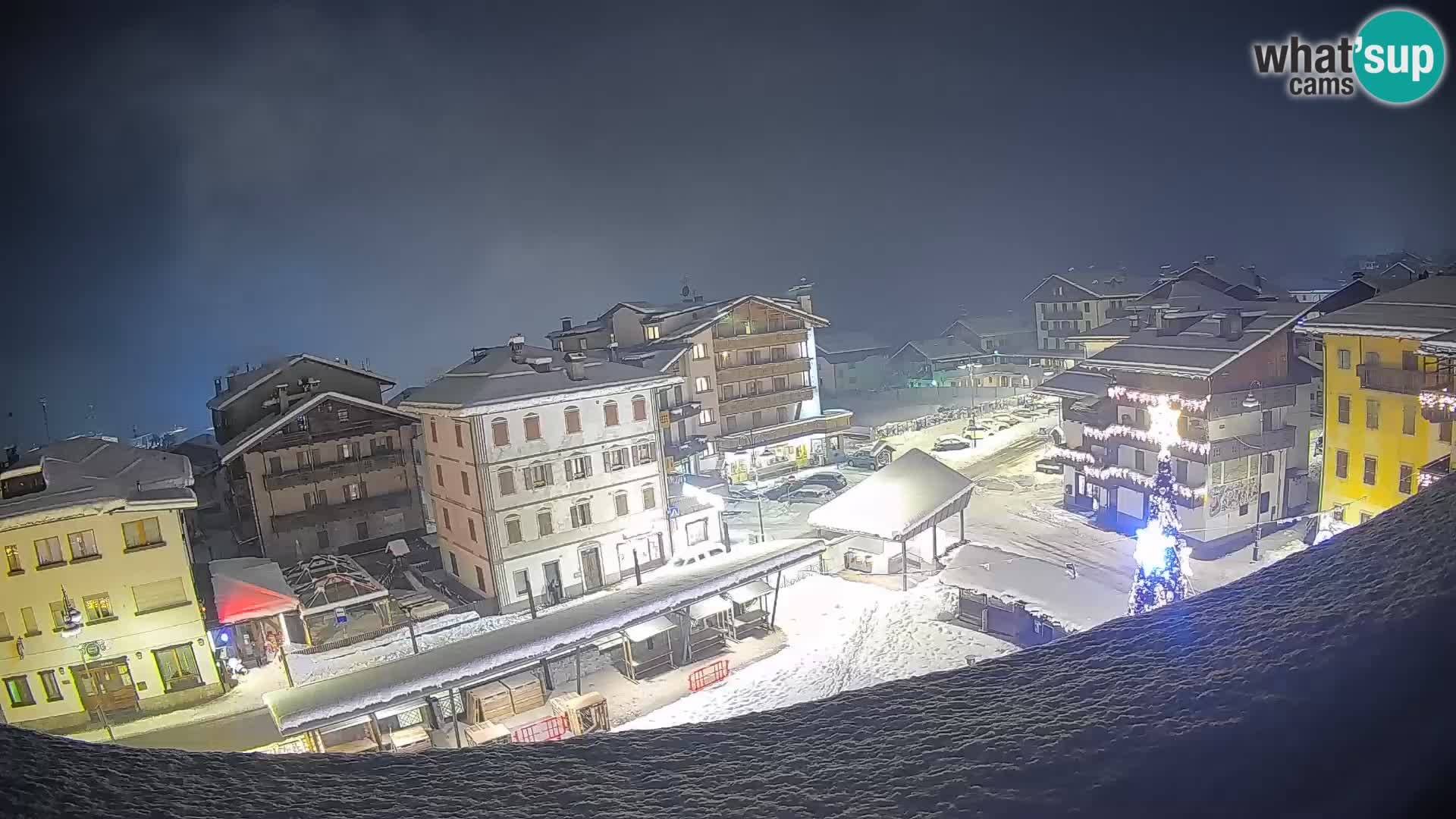 Piazza centrale di Forni di Sopra