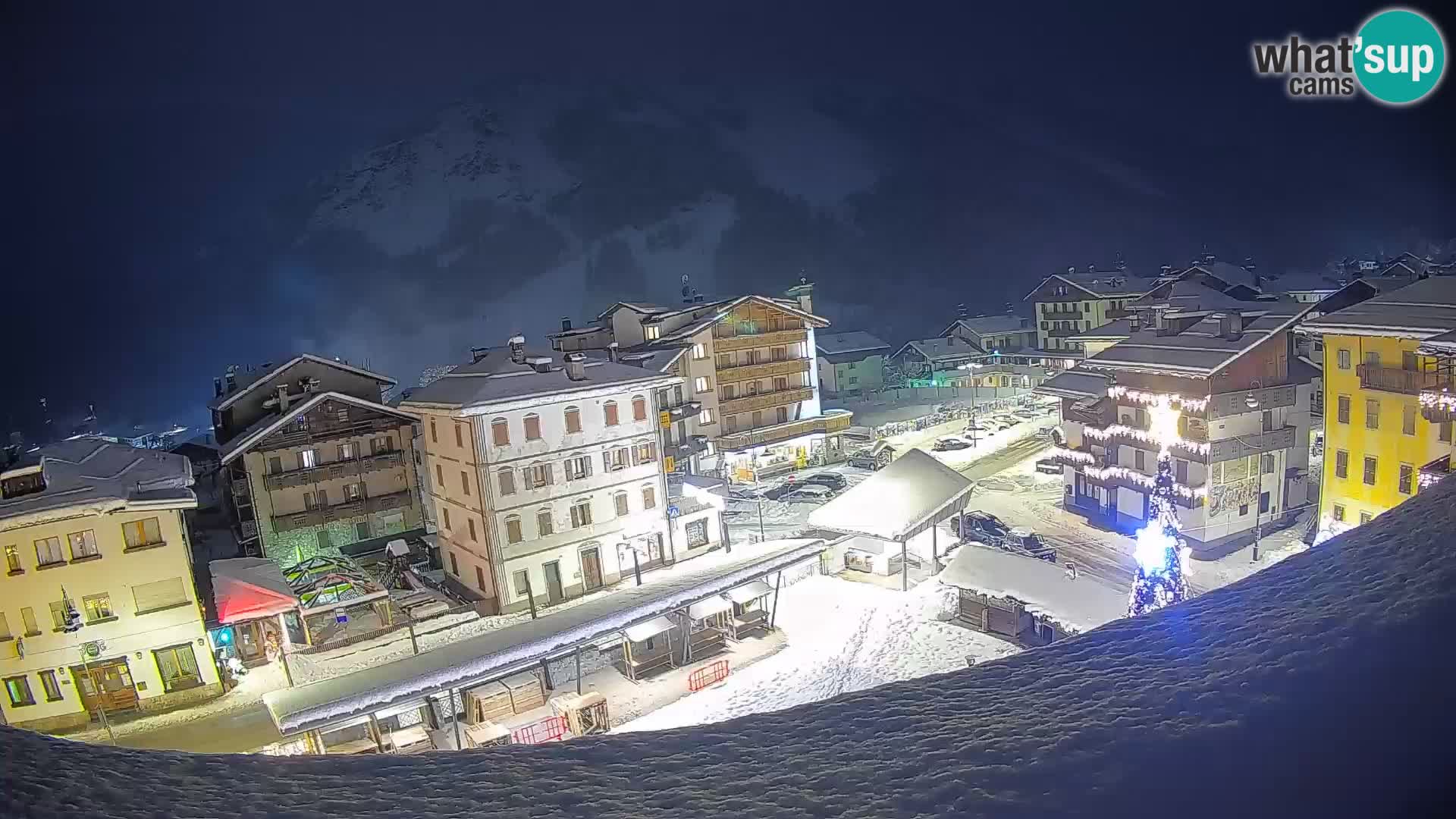 Piazza centrale di Forni di Sopra