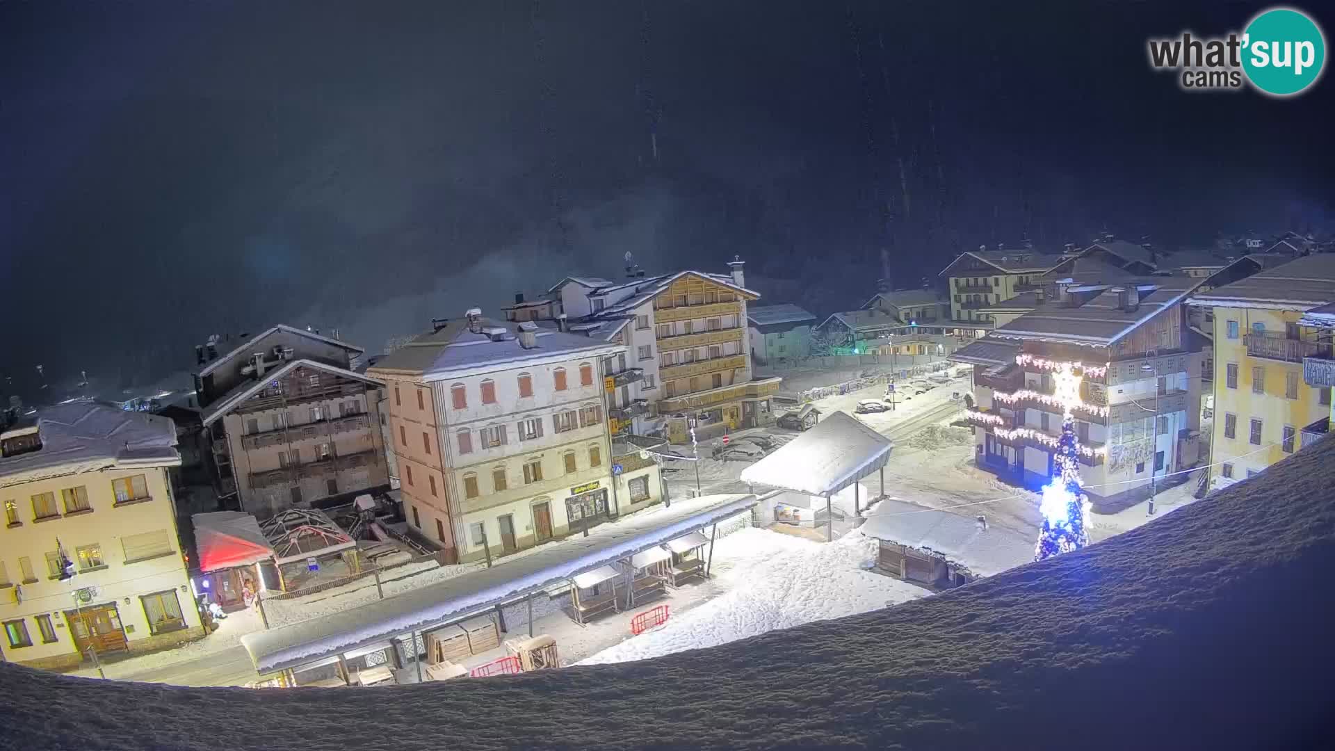 Piazza centrale di Forni di Sopra