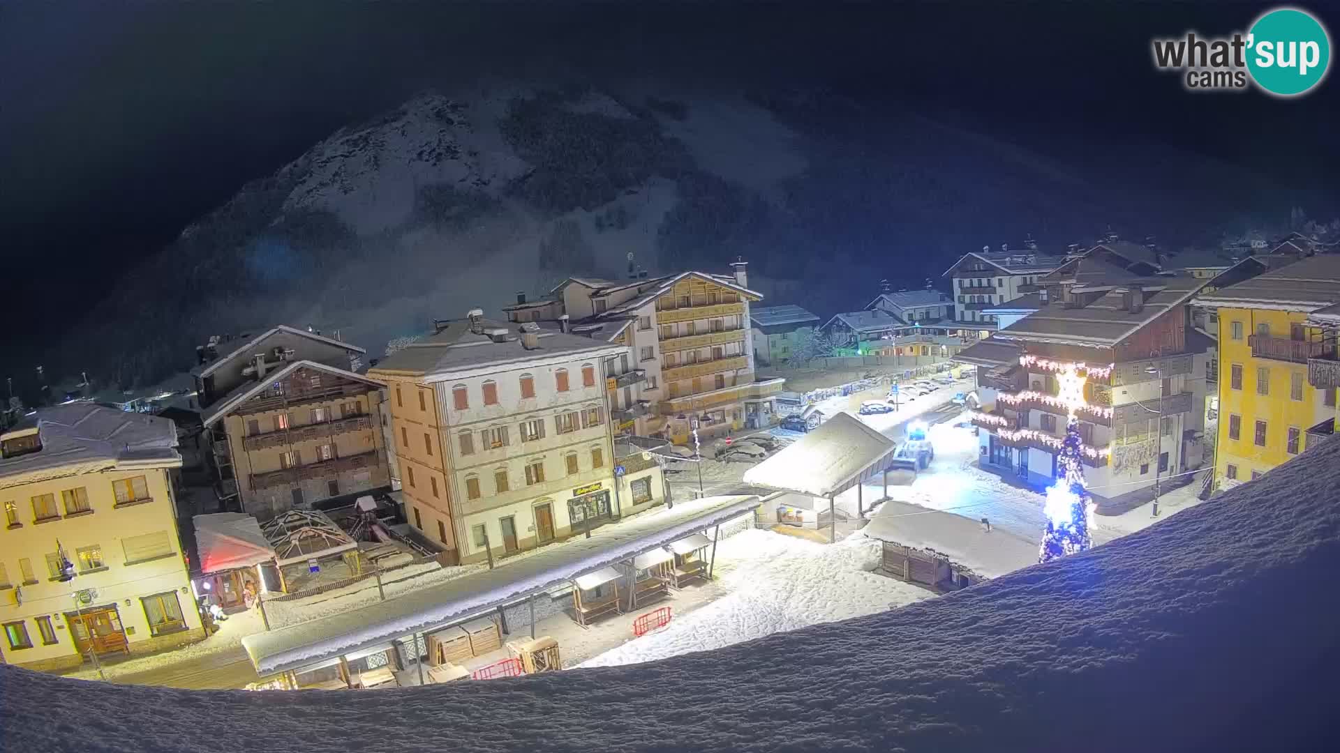 Piazza centrale di Forni di Sopra