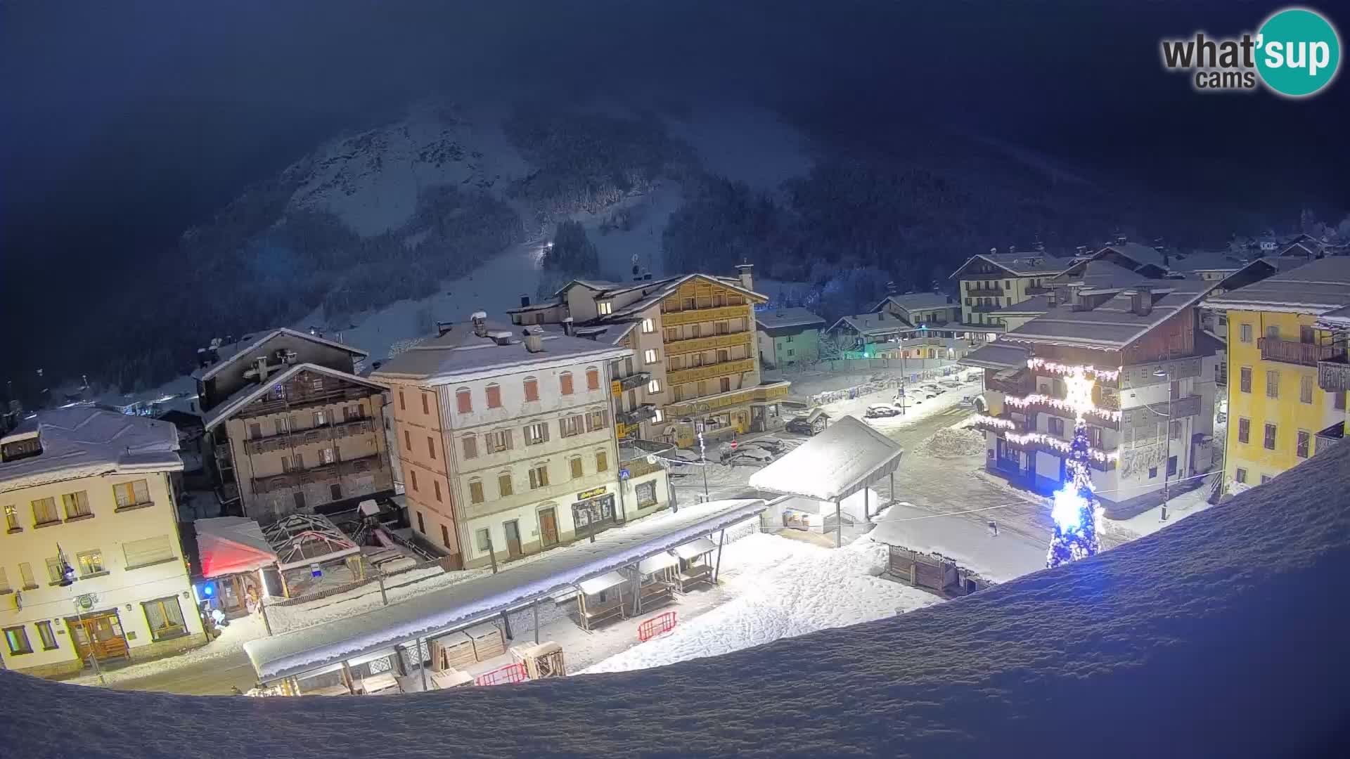 Plaza principal de Forni di Sopra