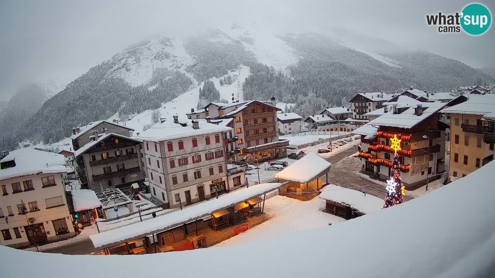 Piazza centrale di Forni di Sopra