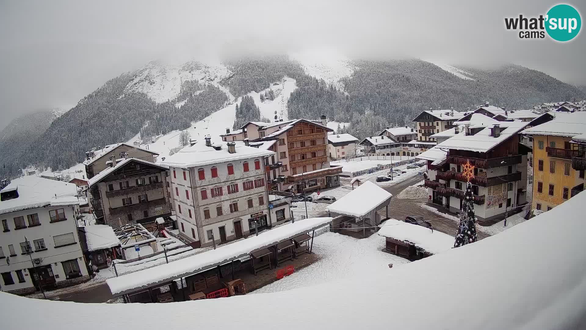 Piazza centrale di Forni di Sopra
