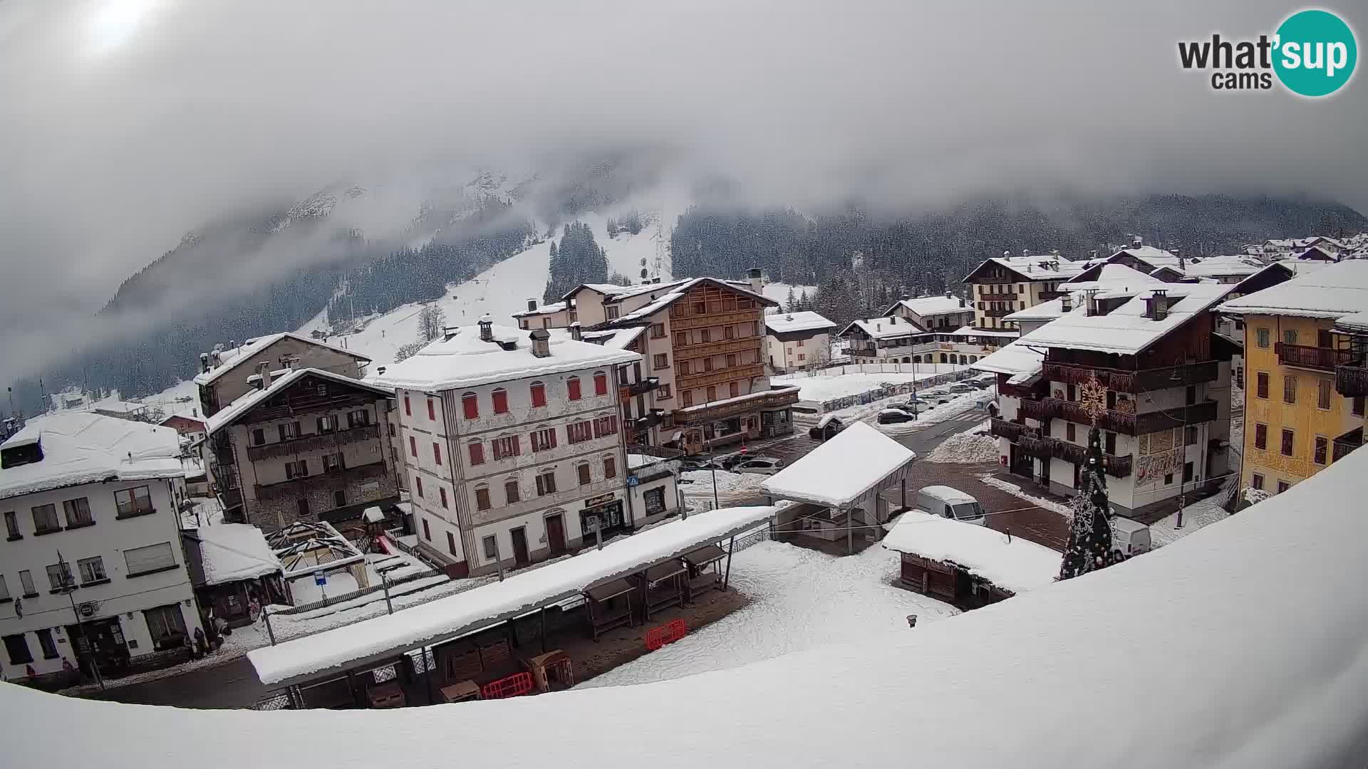Plaza principal de Forni di Sopra