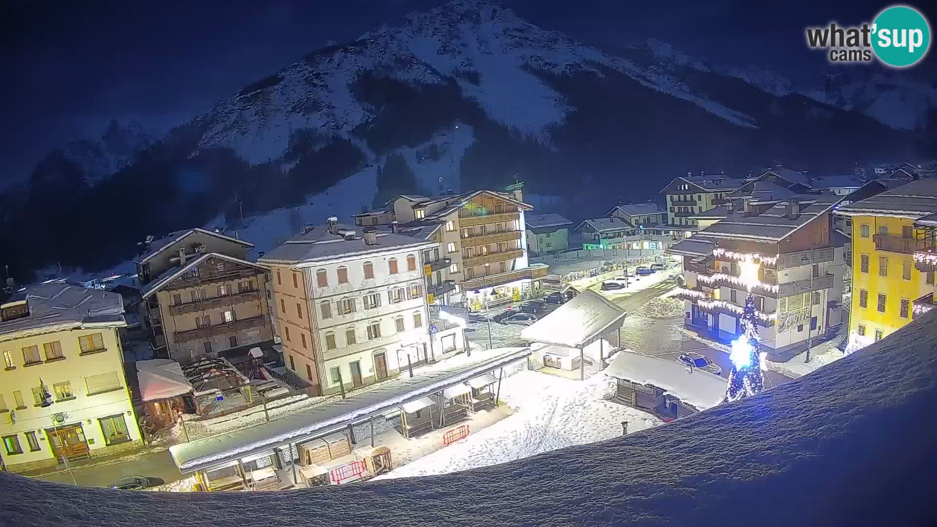 Piazza centrale di Forni di Sopra