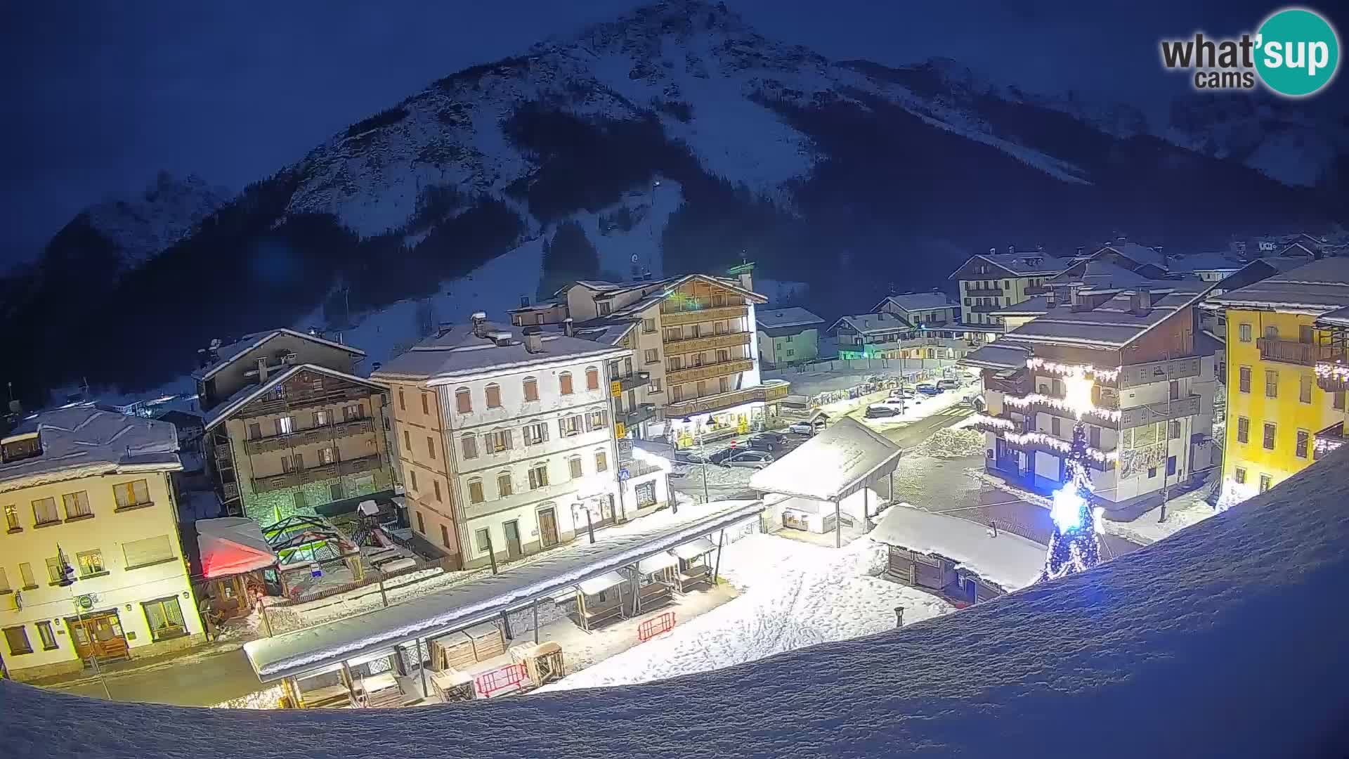 Piazza centrale di Forni di Sopra