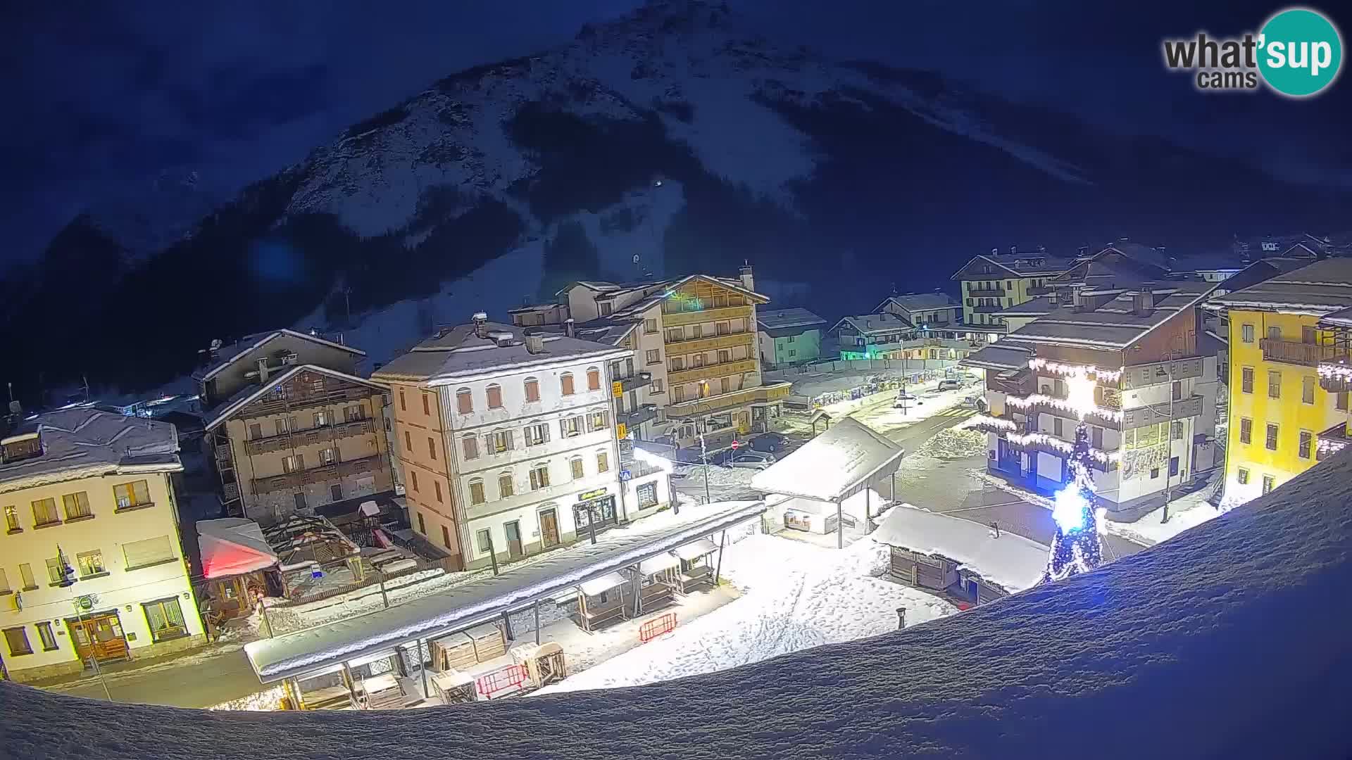 Piazza centrale di Forni di Sopra