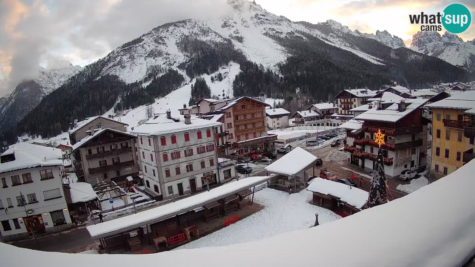 Piazza centrale di Forni di Sopra
