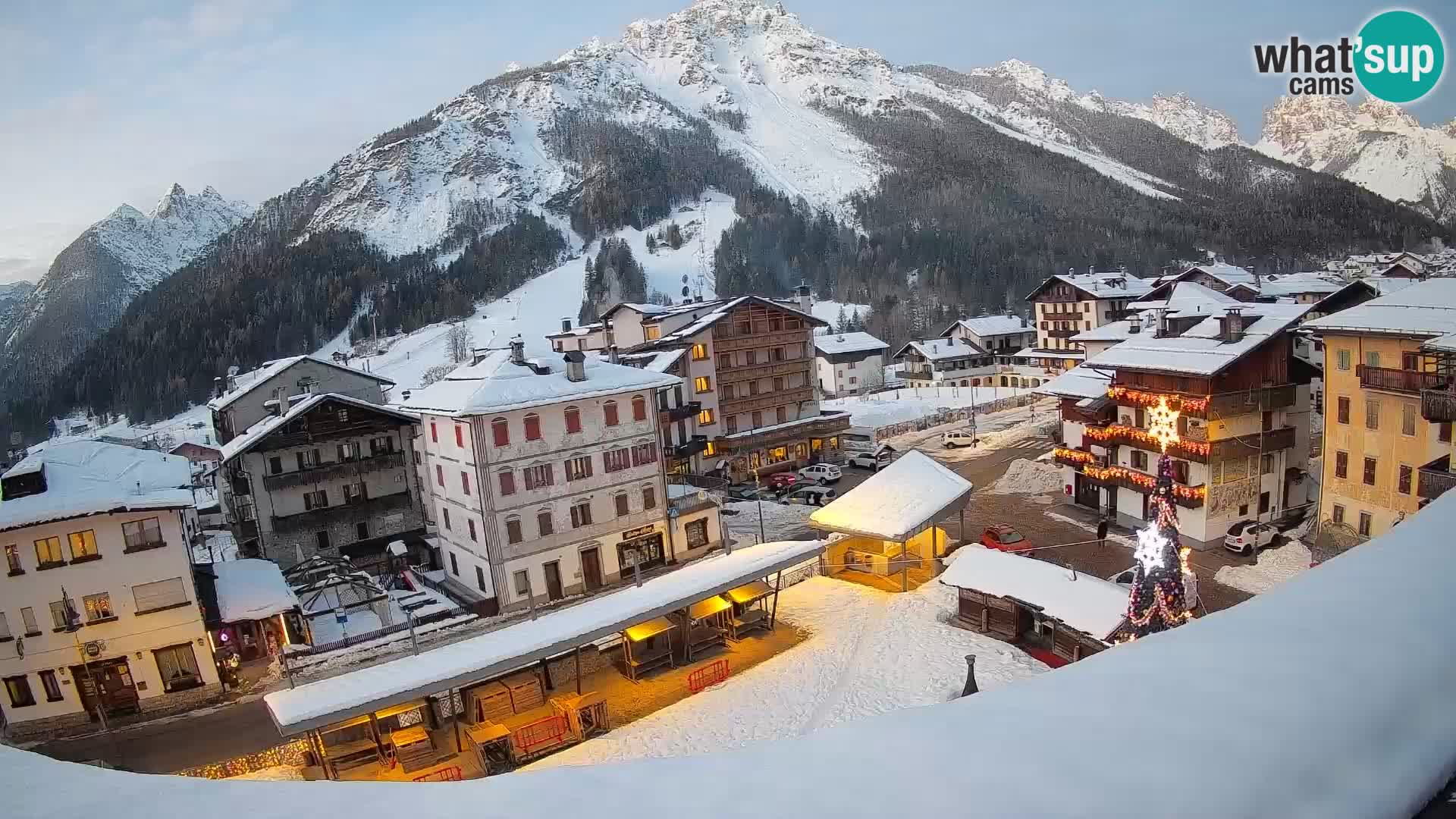 Piazza centrale di Forni di Sopra