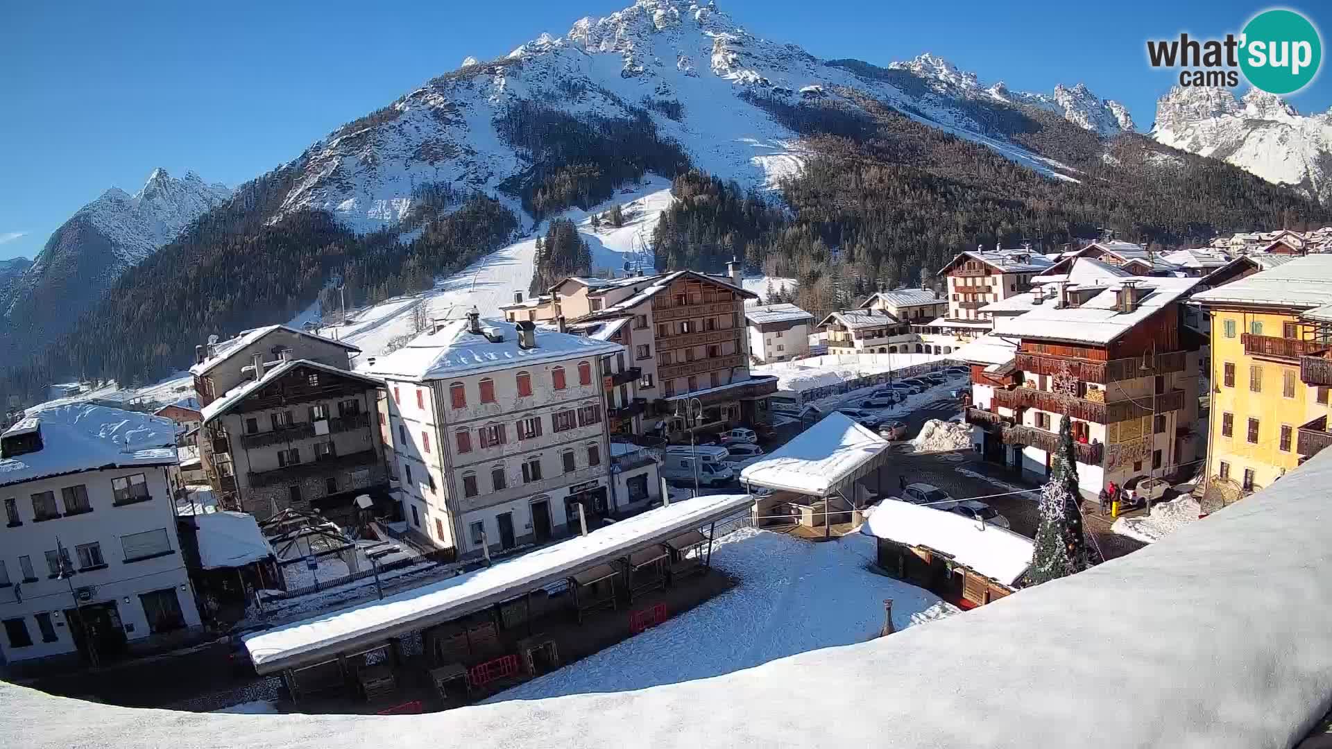 Piazza centrale di Forni di Sopra