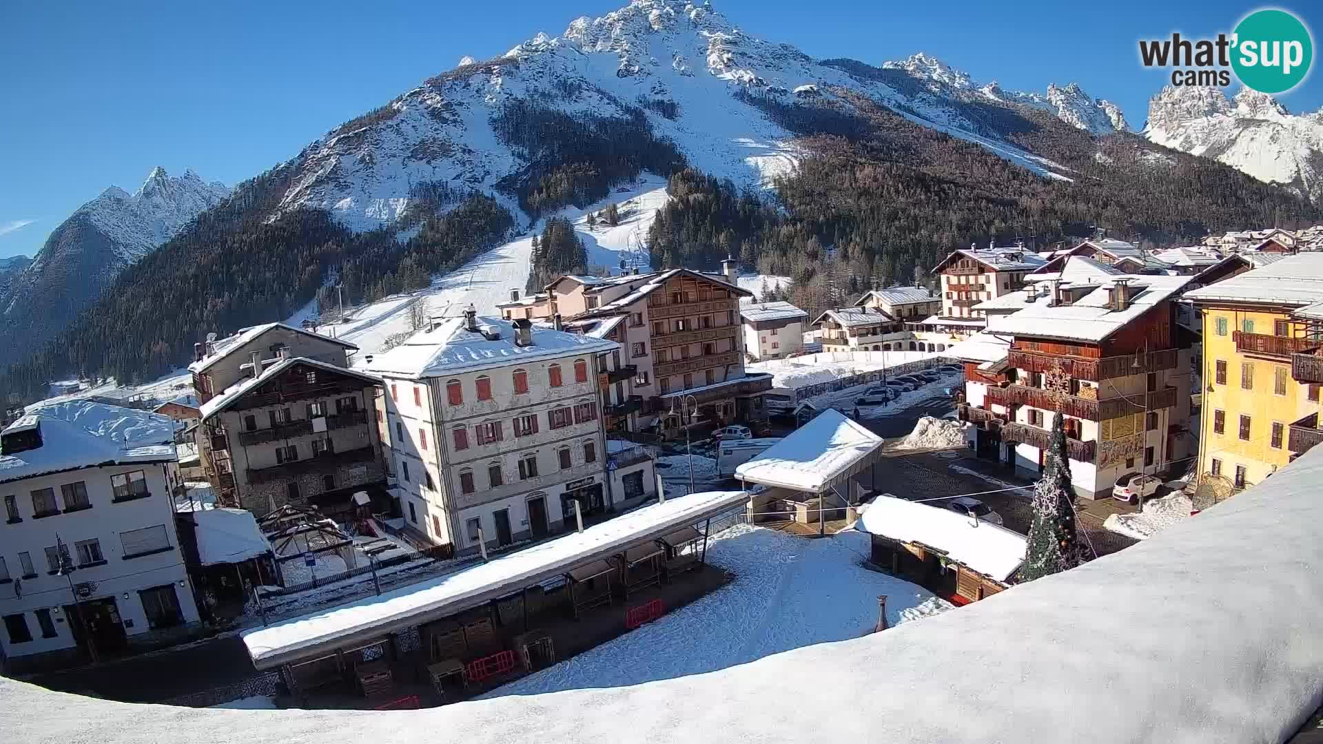 Piazza centrale di Forni di Sopra