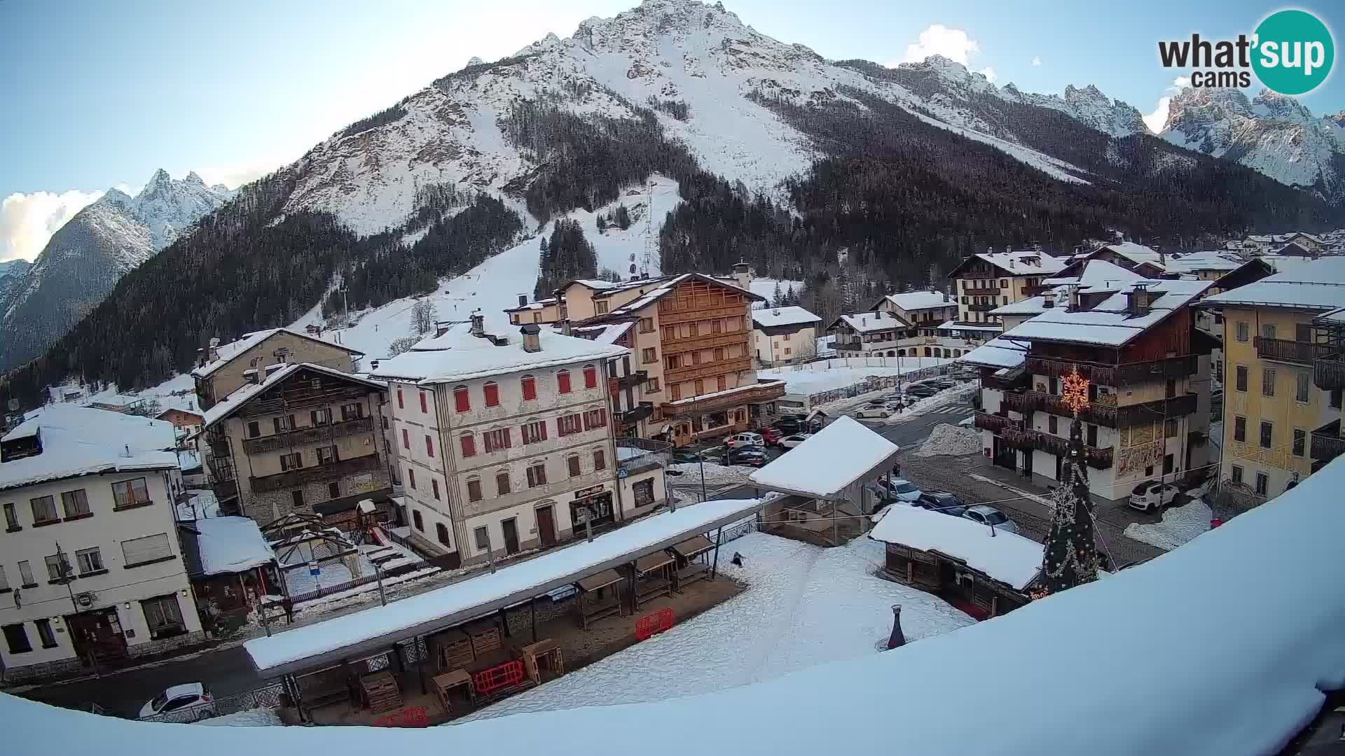 Piazza centrale di Forni di Sopra