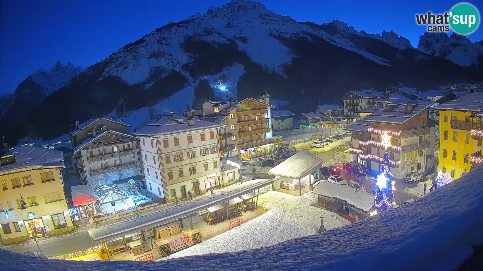 Piazza centrale di Forni di Sopra