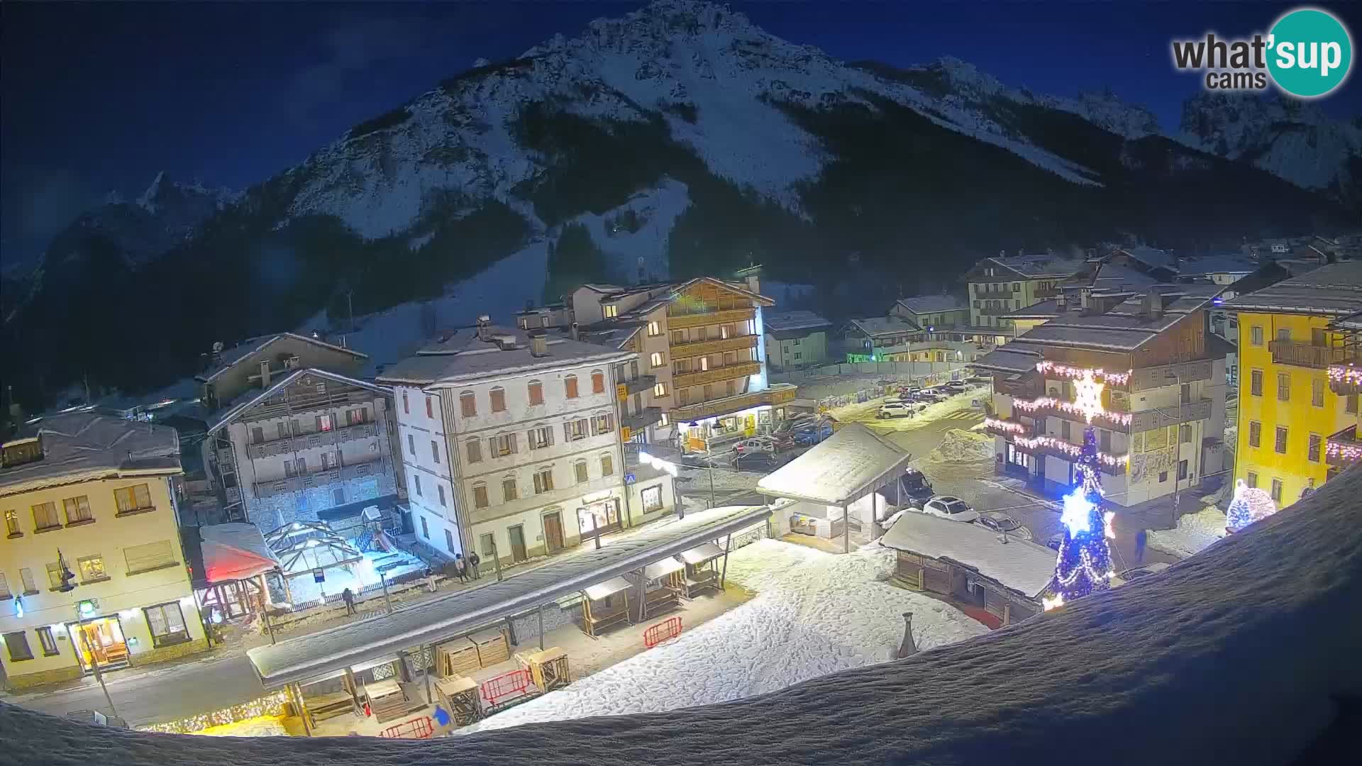 Piazza centrale di Forni di Sopra