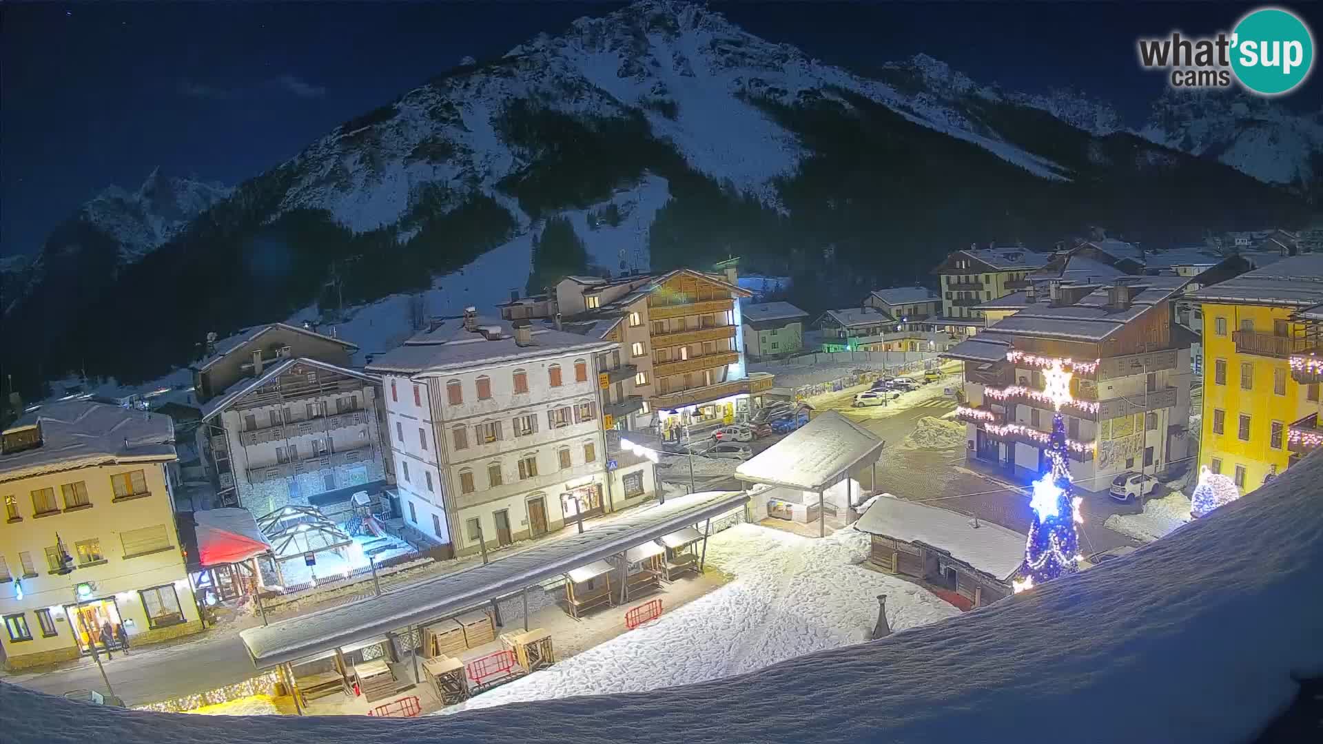 Piazza centrale di Forni di Sopra