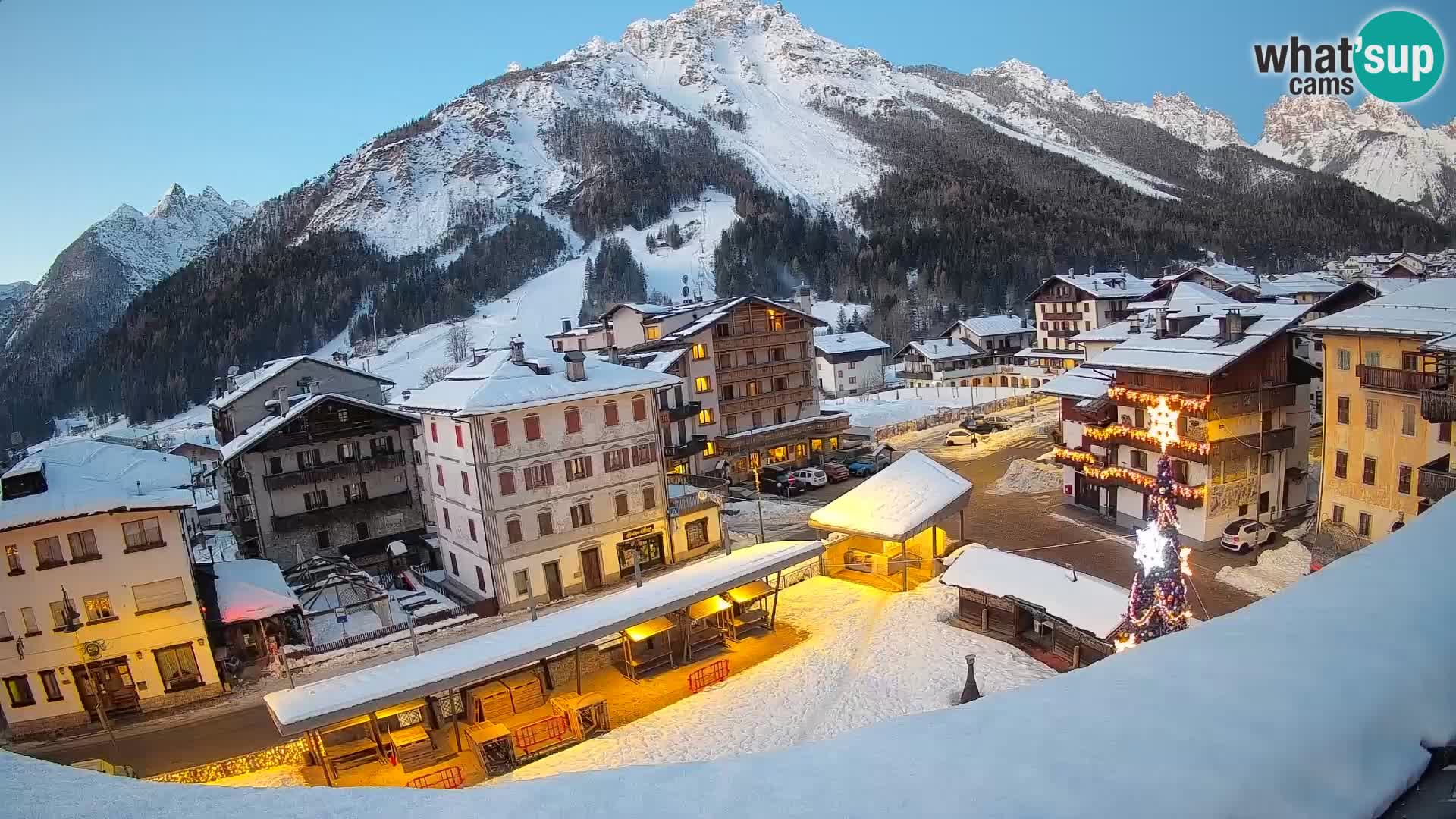 Piazza centrale di Forni di Sopra