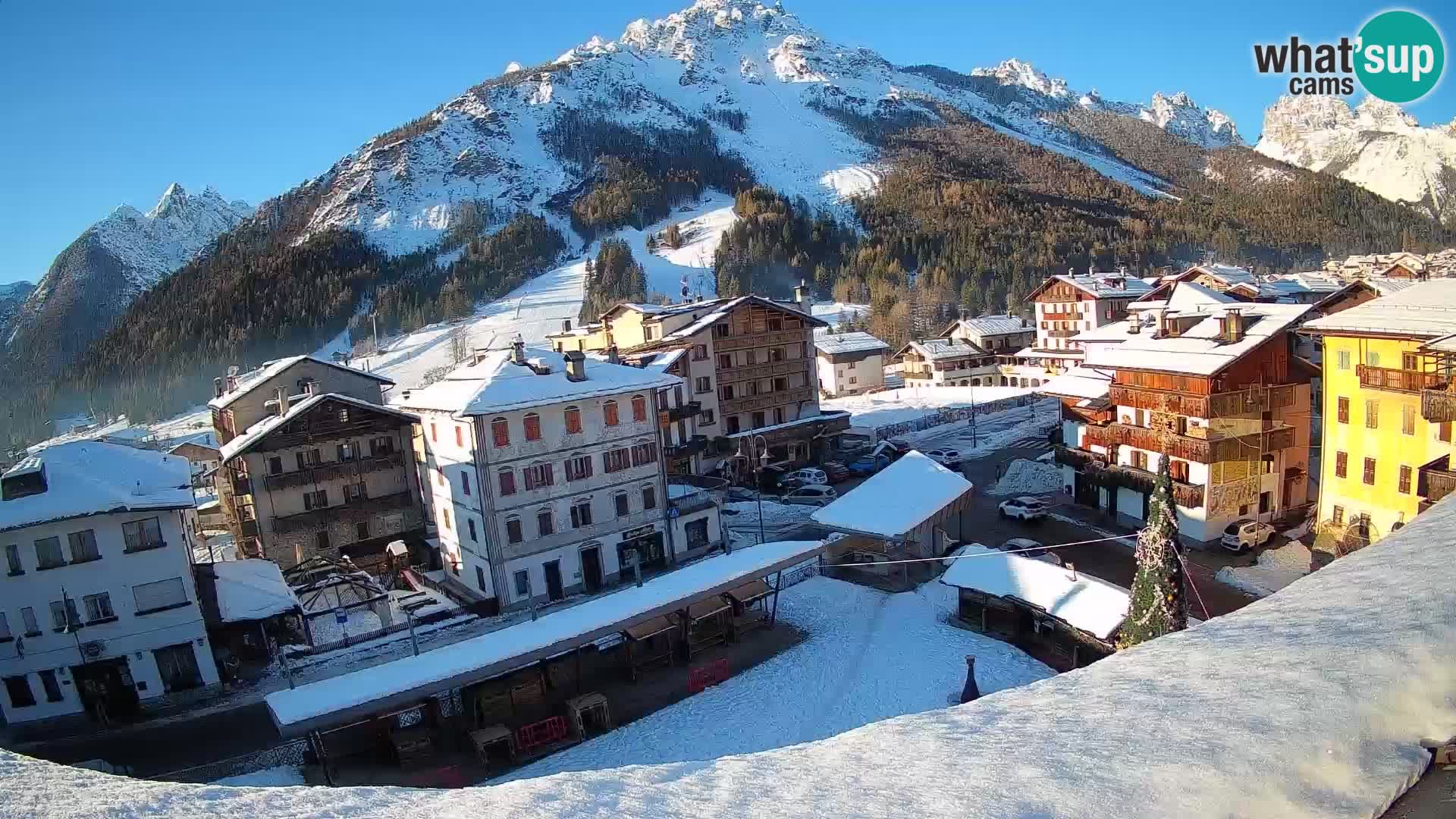 Piazza centrale di Forni di Sopra