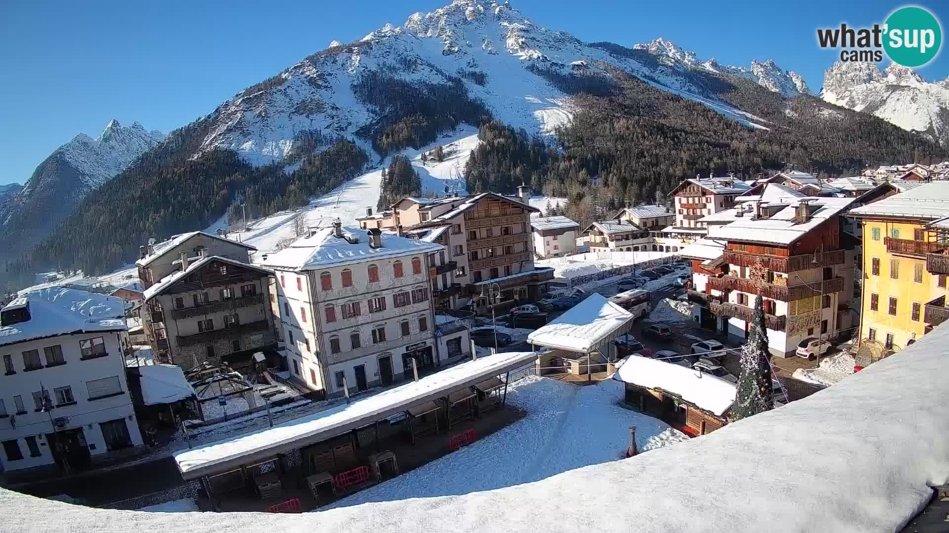 Piazza centrale di Forni di Sopra