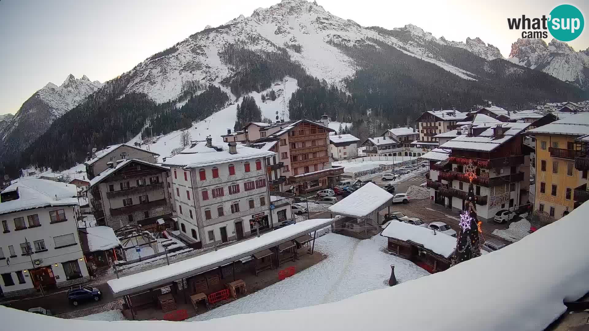 Piazza centrale di Forni di Sopra
