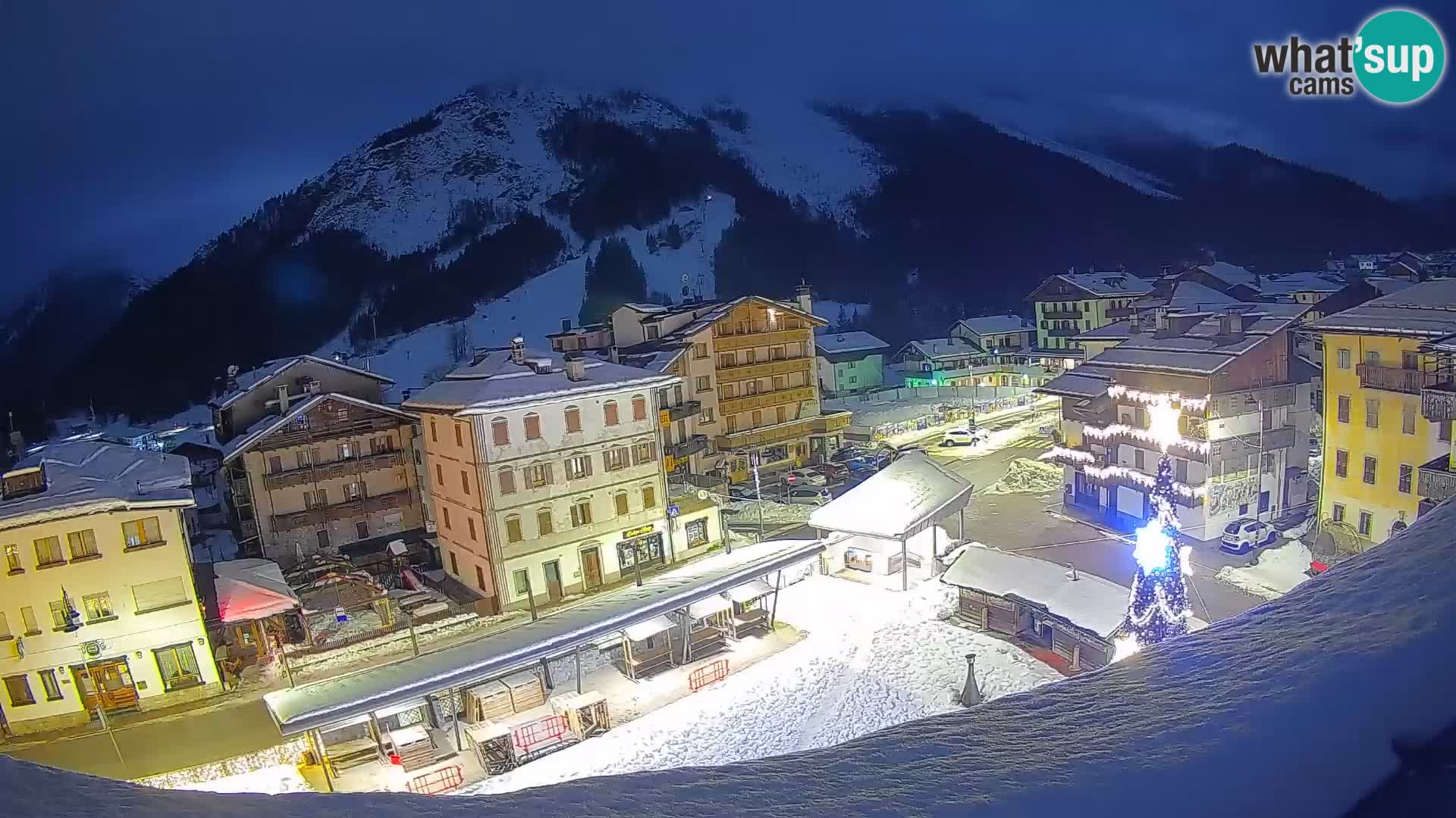 Plaza principal de Forni di Sopra