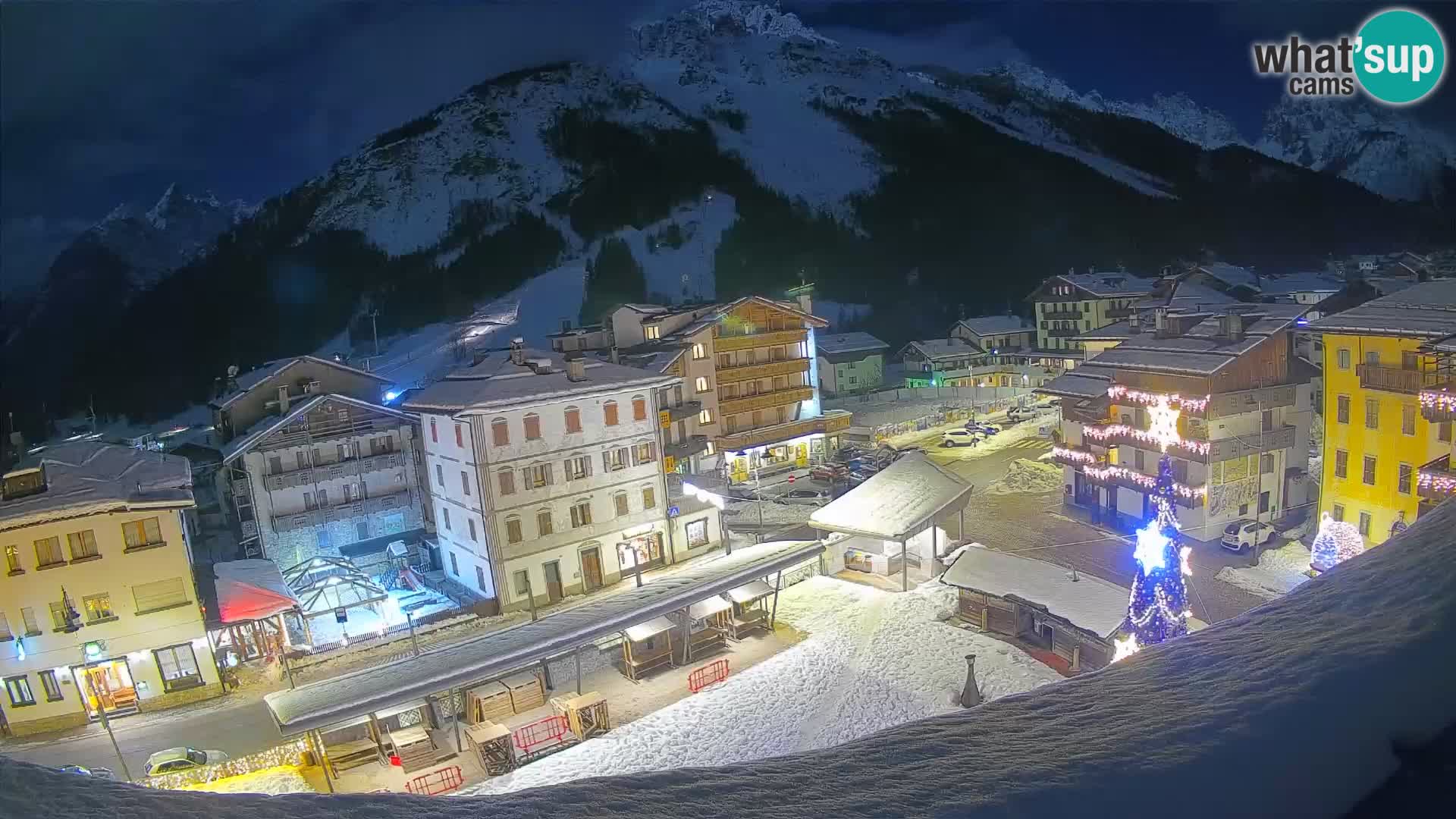 Plaza principal de Forni di Sopra
