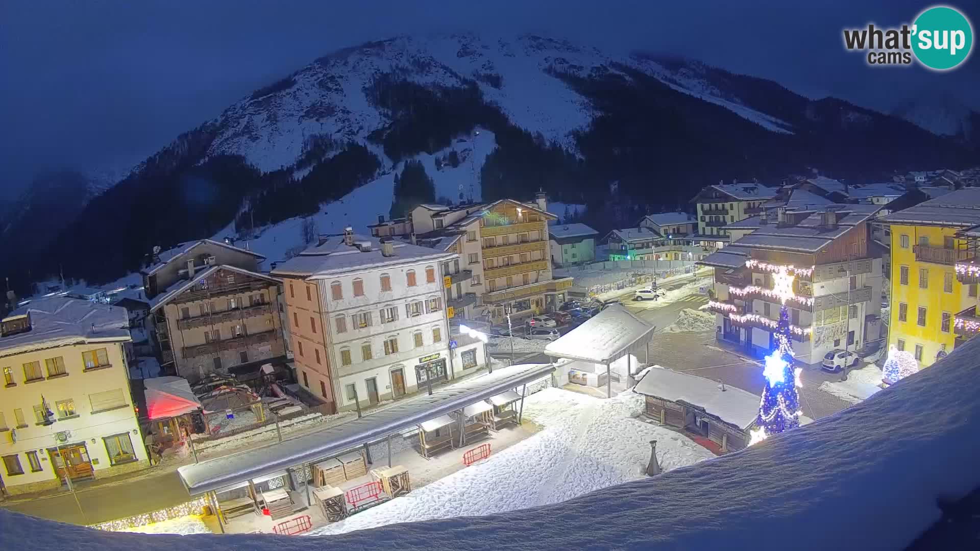 Plaza principal de Forni di Sopra