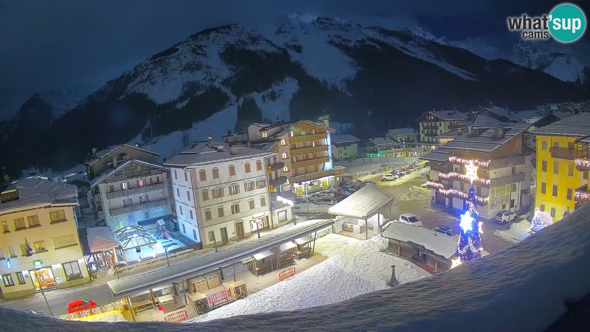 Piazza centrale di Forni di Sopra