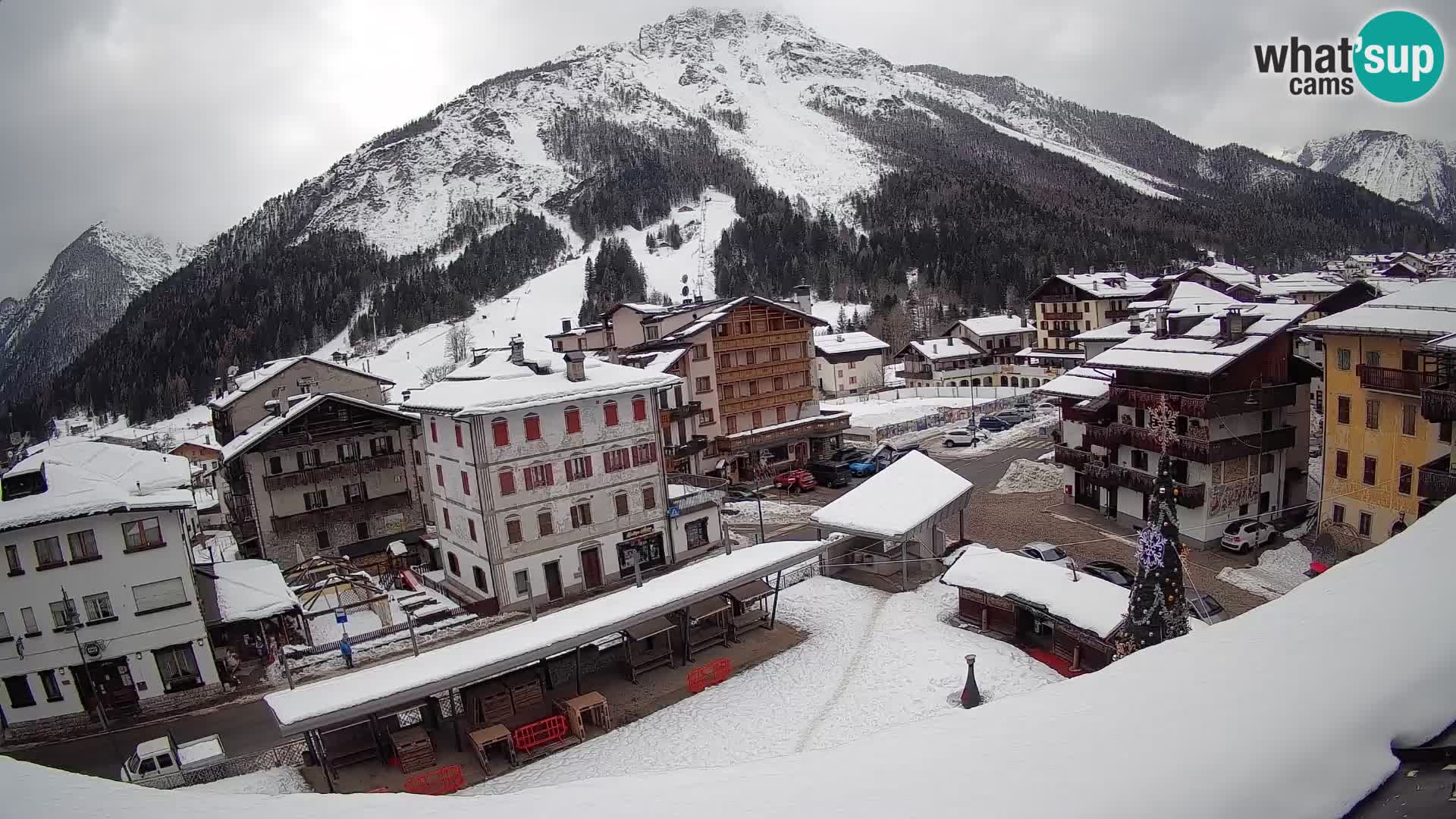 Plaza principal de Forni di Sopra