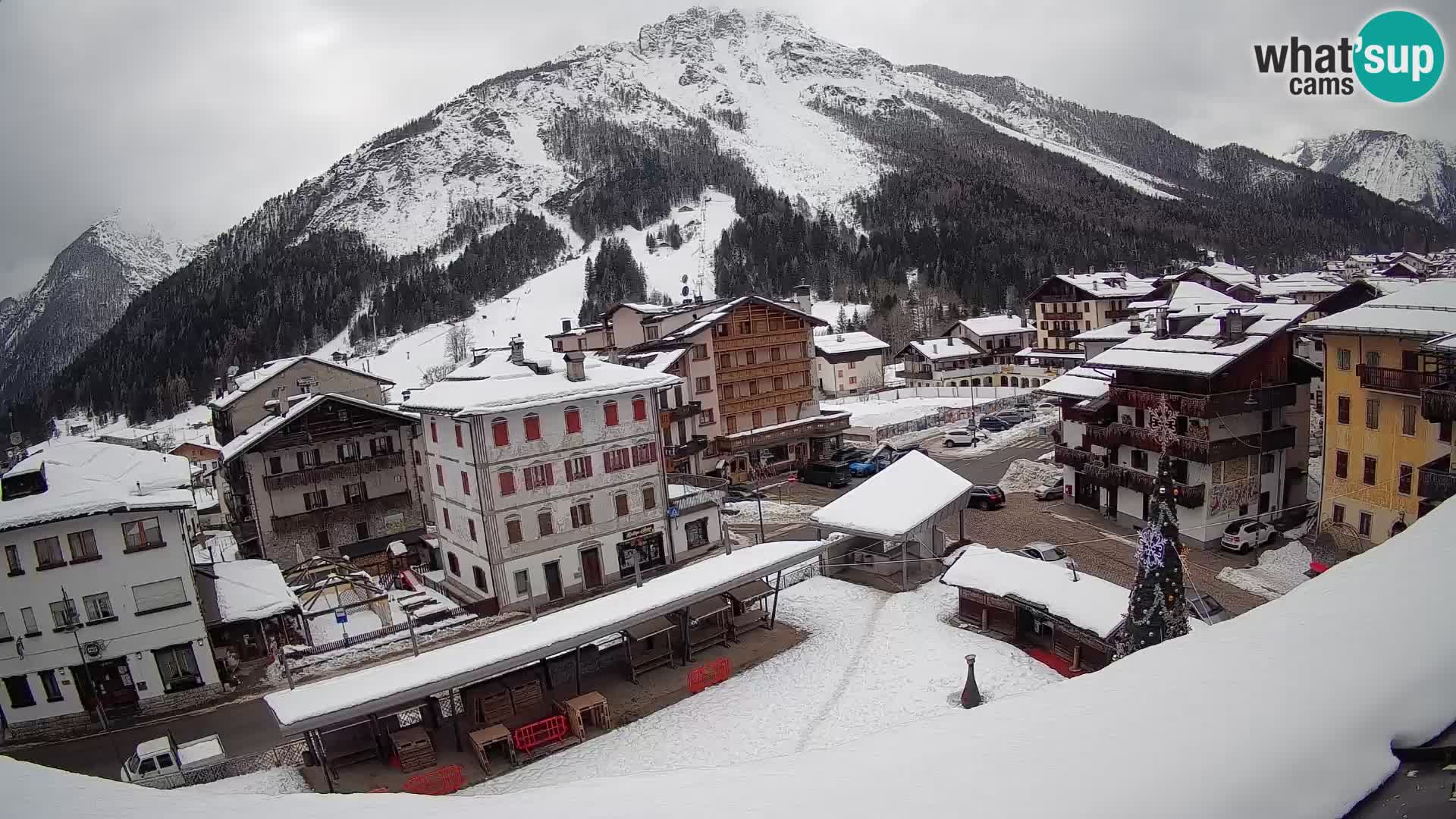 Piazza centrale di Forni di Sopra
