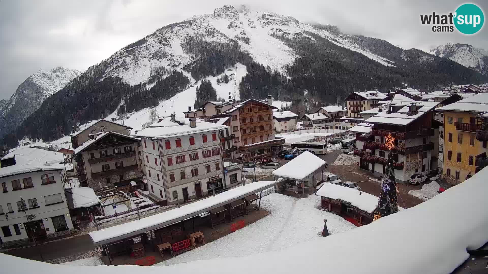 Piazza centrale di Forni di Sopra