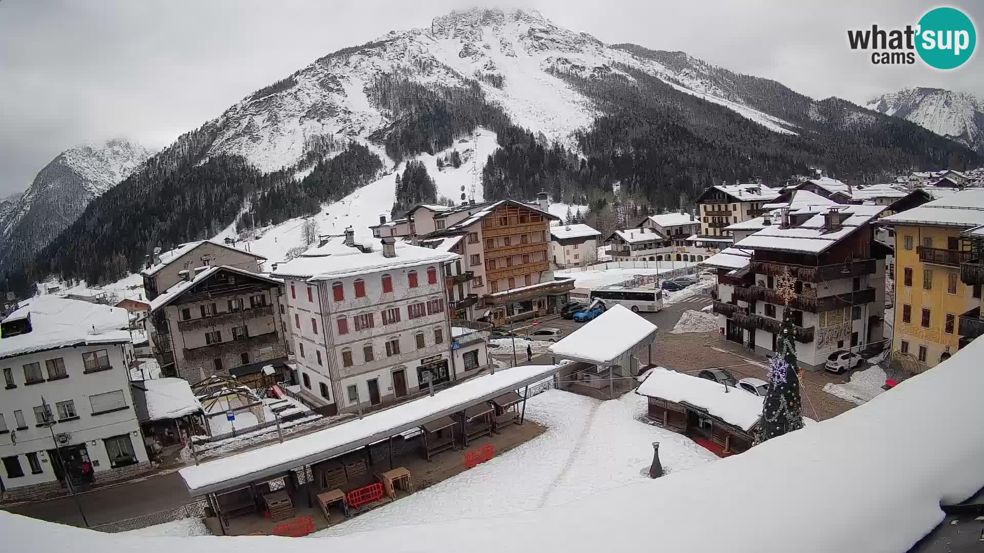 Piazza centrale di Forni di Sopra