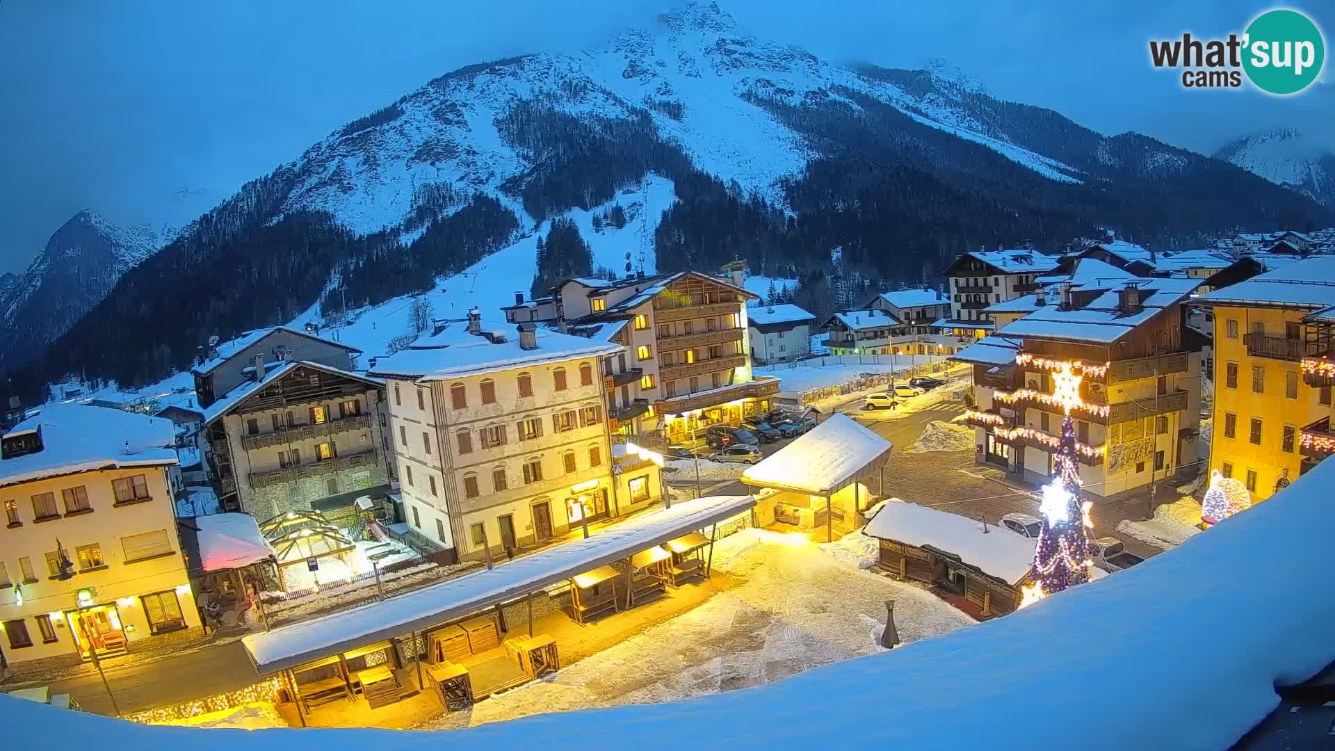 Plaza principal de Forni di Sopra