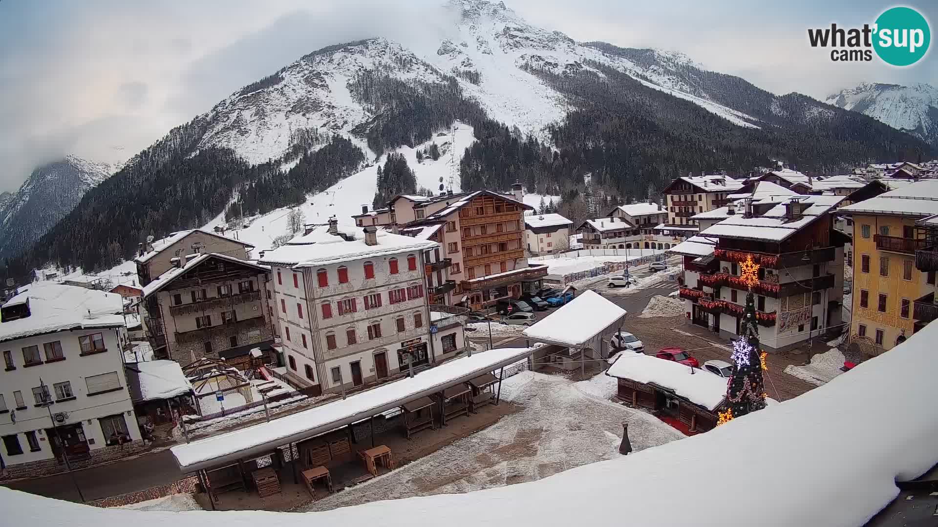 Plaza principal de Forni di Sopra