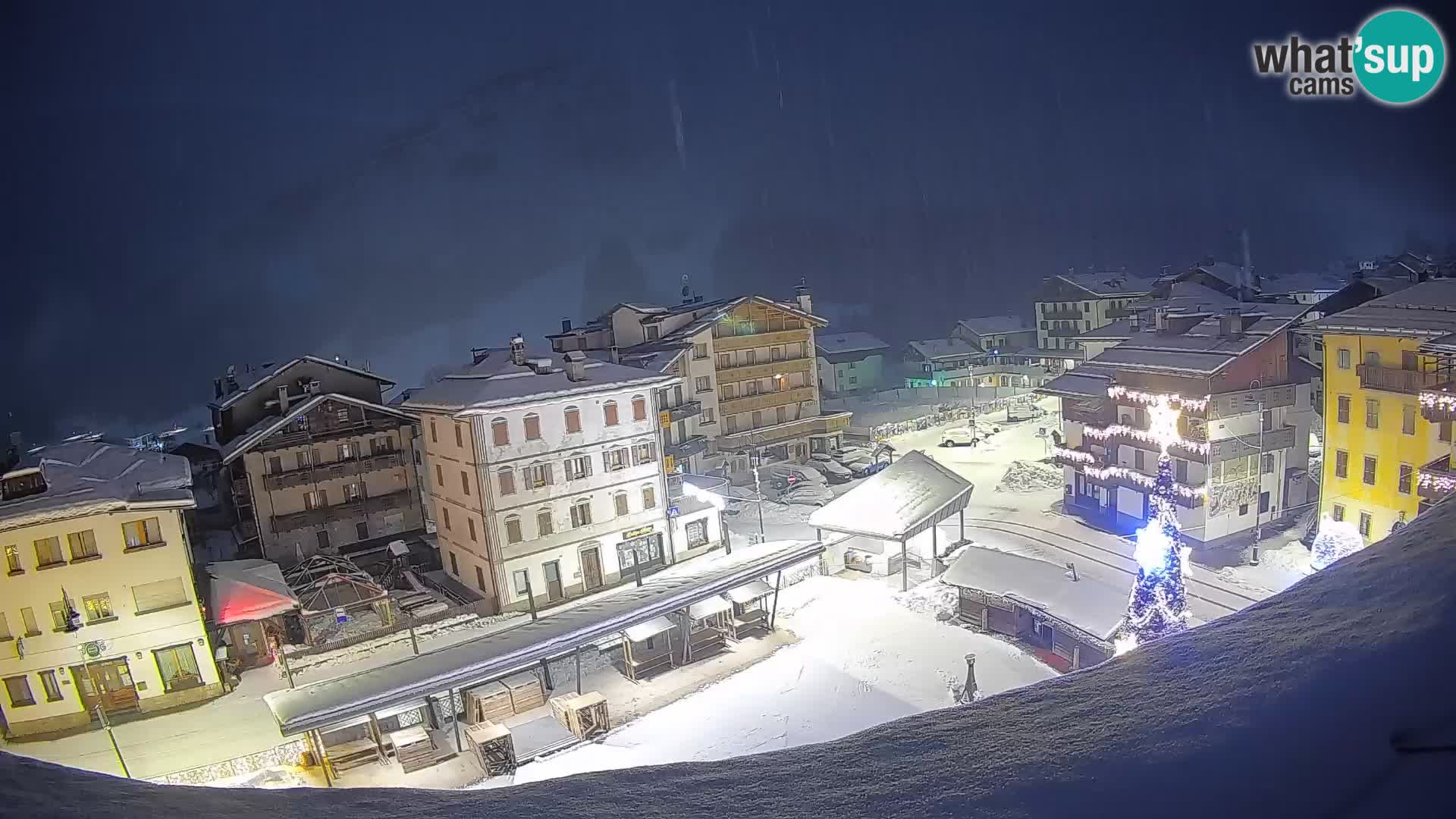 Piazza centrale di Forni di Sopra