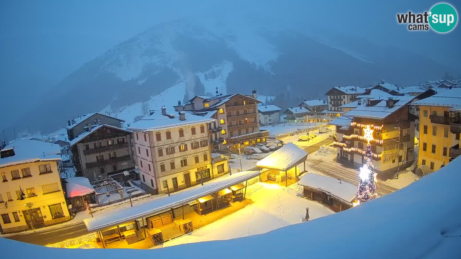 Piazza centrale di Forni di Sopra