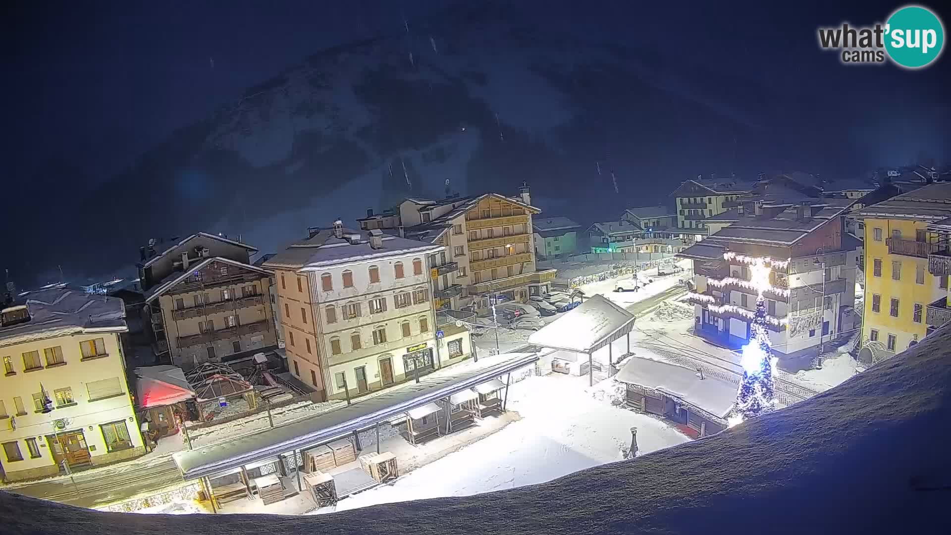 Piazza centrale di Forni di Sopra