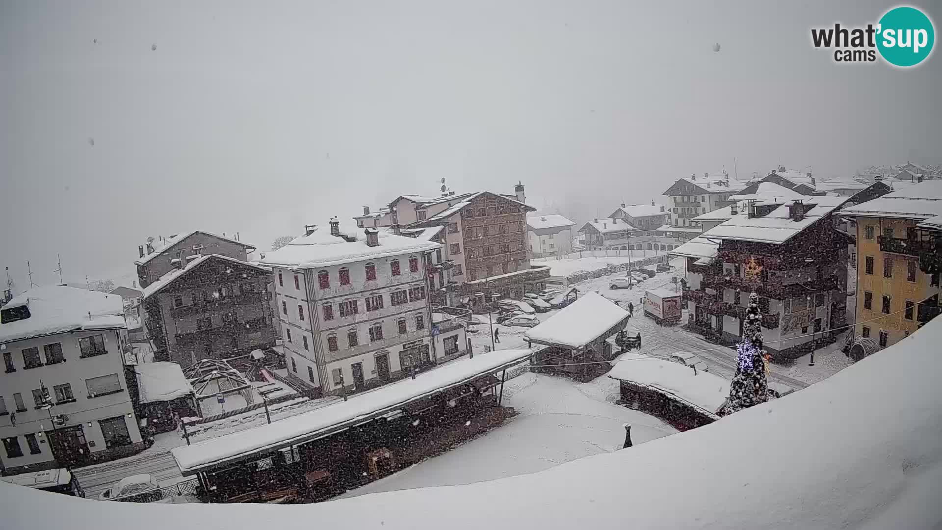 Piazza centrale di Forni di Sopra
