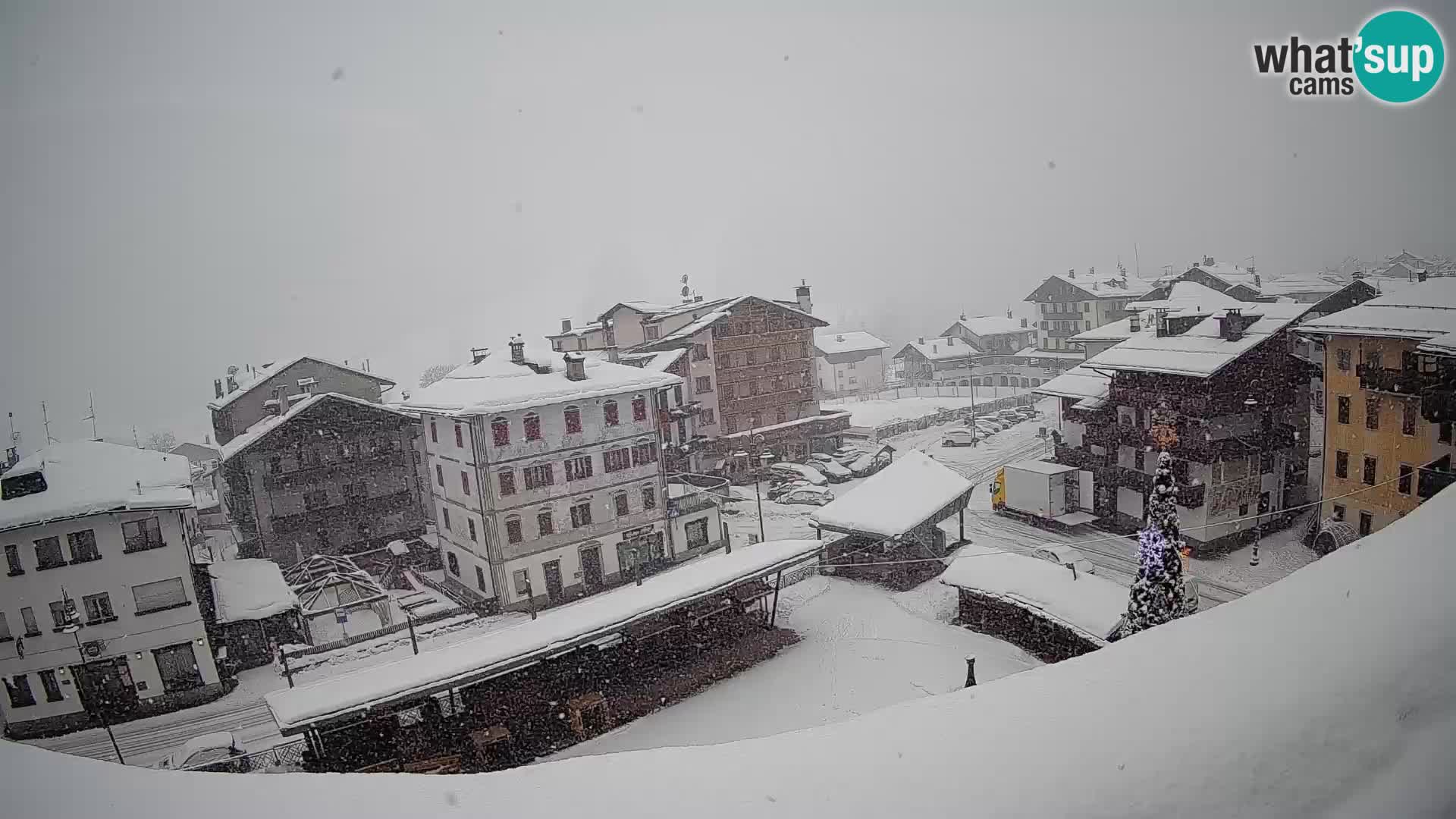 Piazza centrale di Forni di Sopra