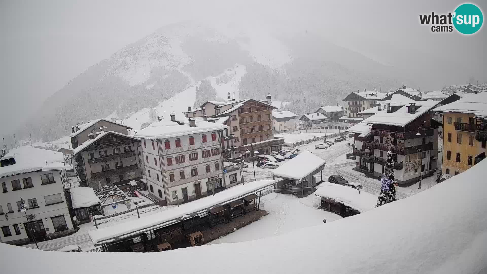 Piazza centrale di Forni di Sopra