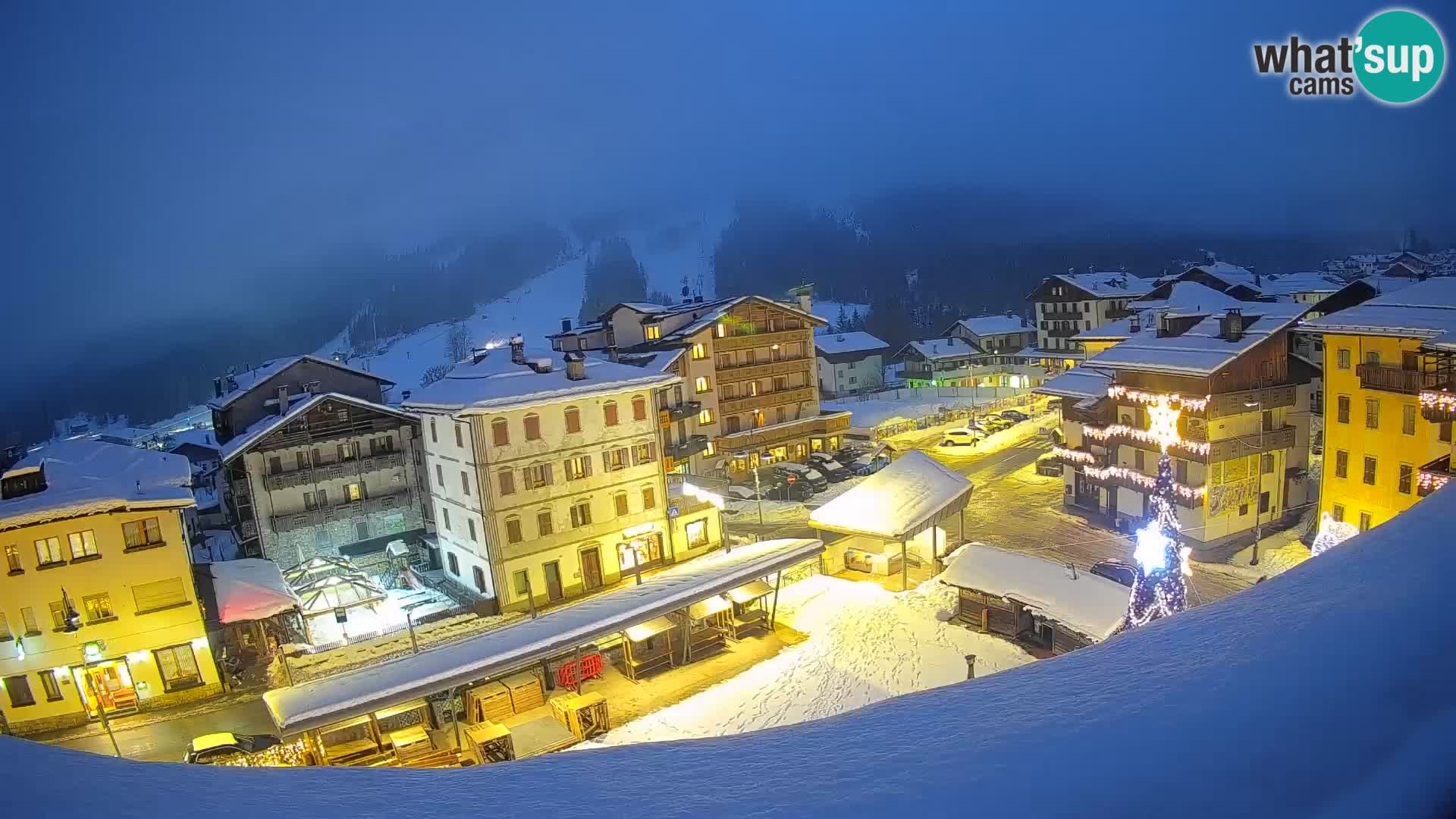 Plaza principal de Forni di Sopra