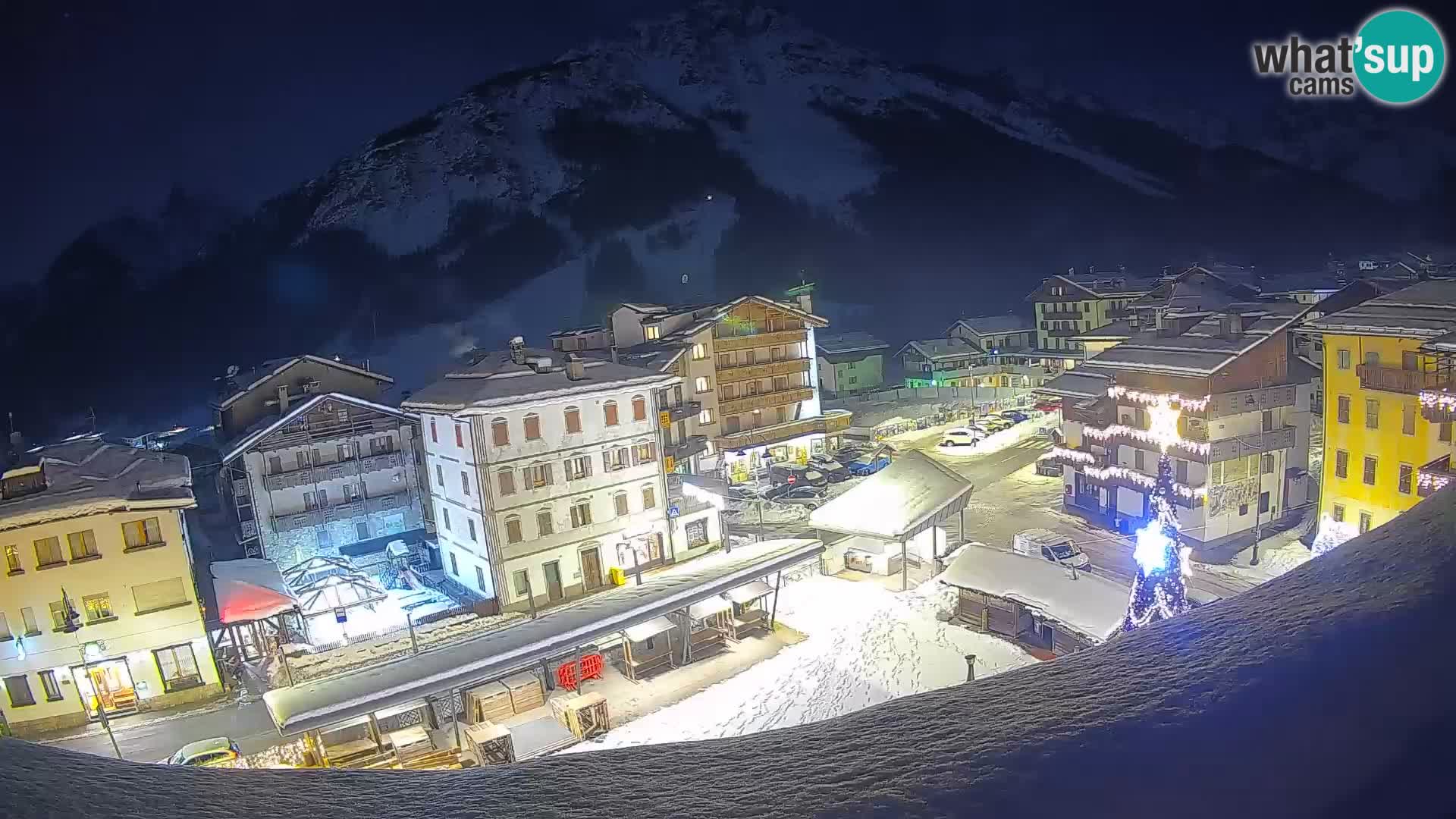 Piazza centrale di Forni di Sopra
